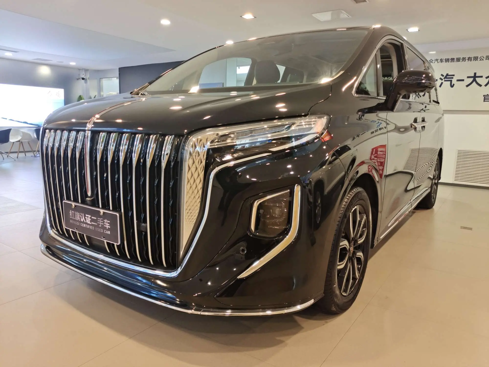 Hongqi HQ9  из Китая