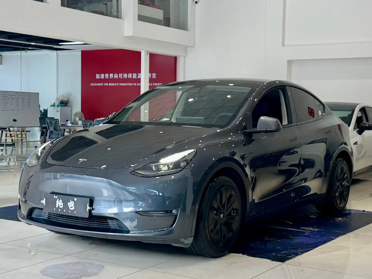 Tesla Model Y  из Китая