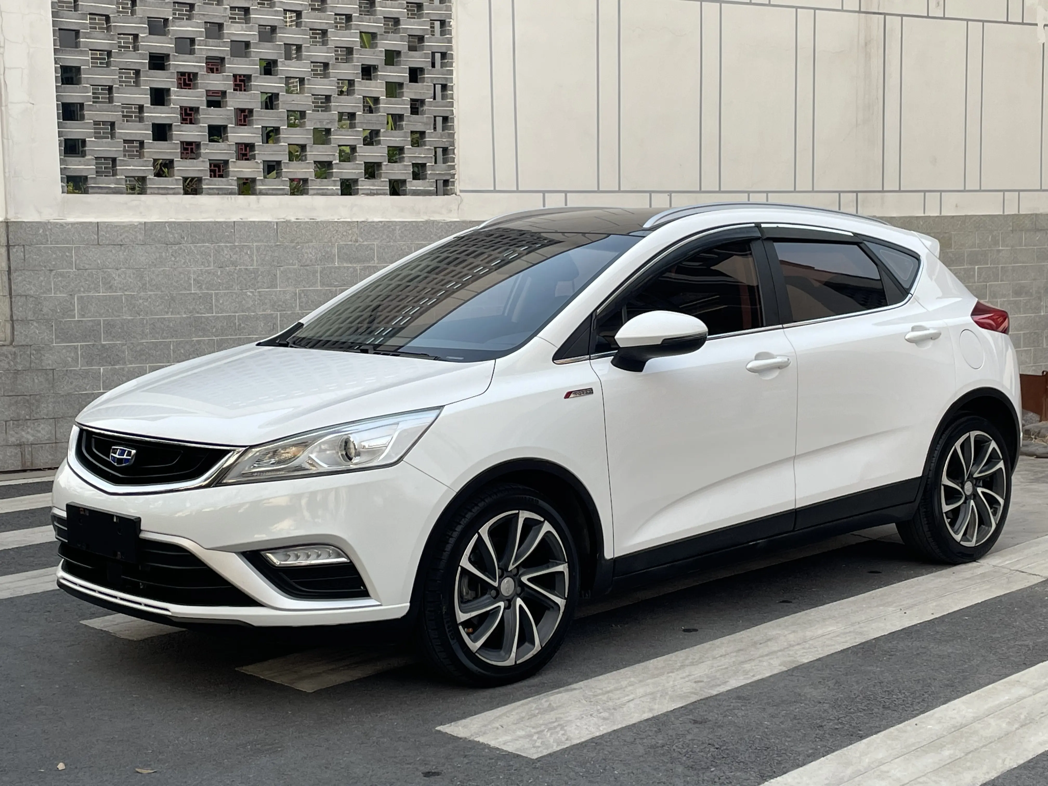 Geely Emgrand GS  из Китая