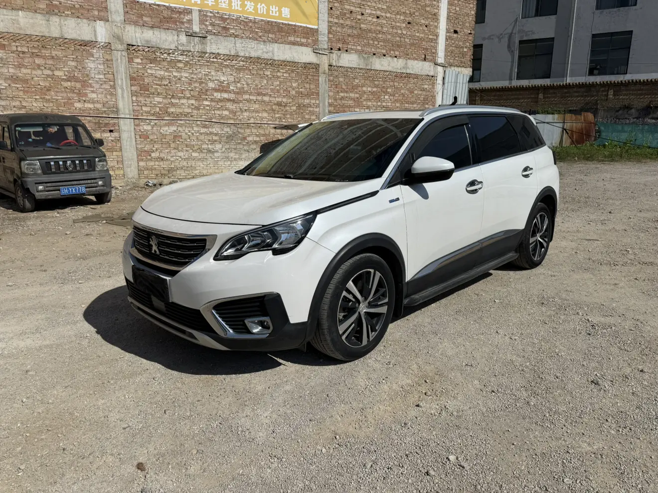 Peugeot 5008  из Китая