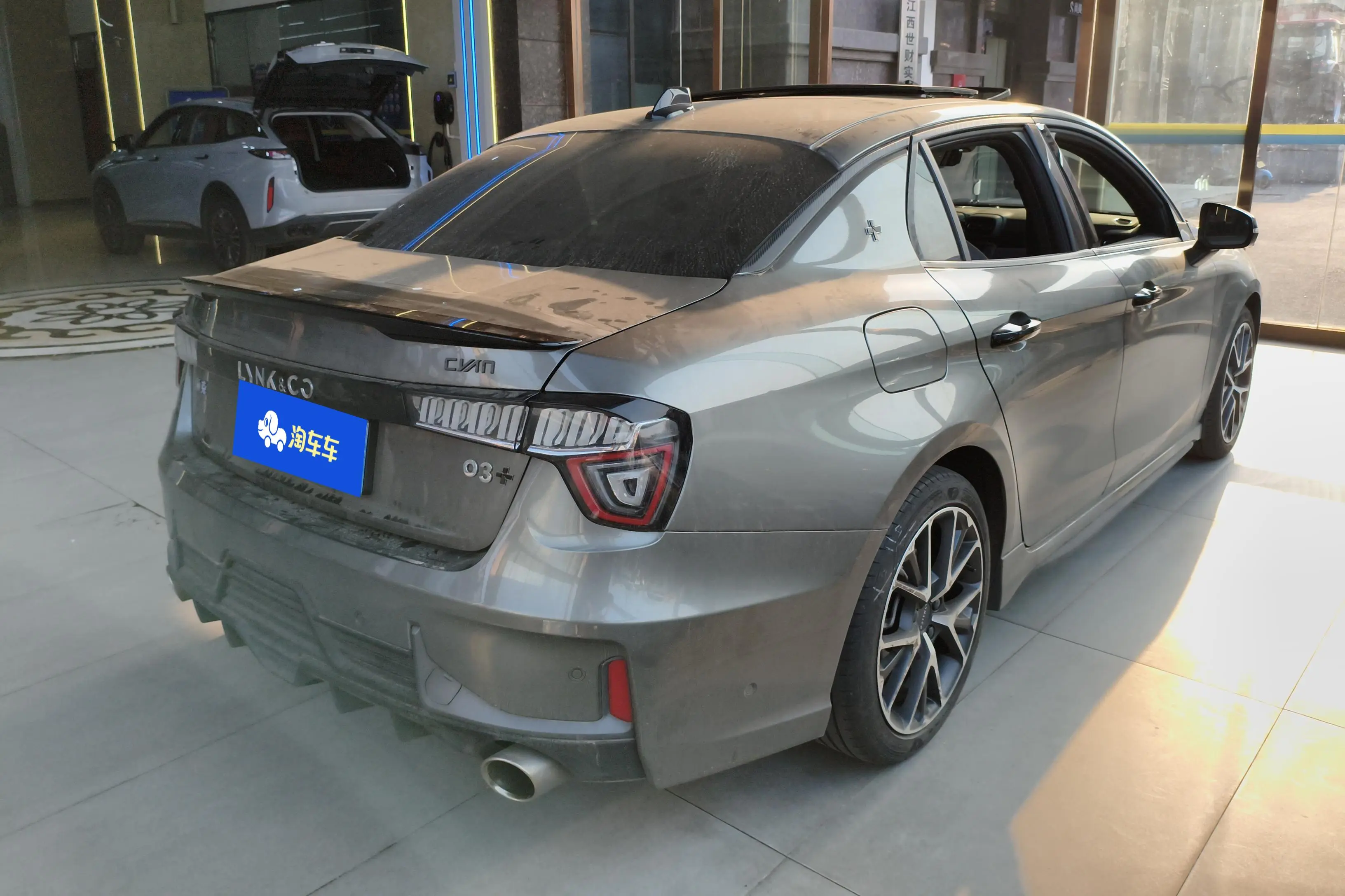 Lynk & Co 03