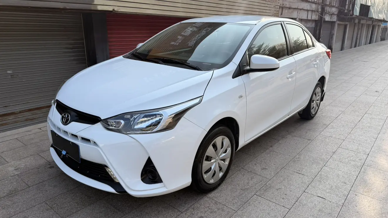Toyota YARiS L Enjoy  из Китая