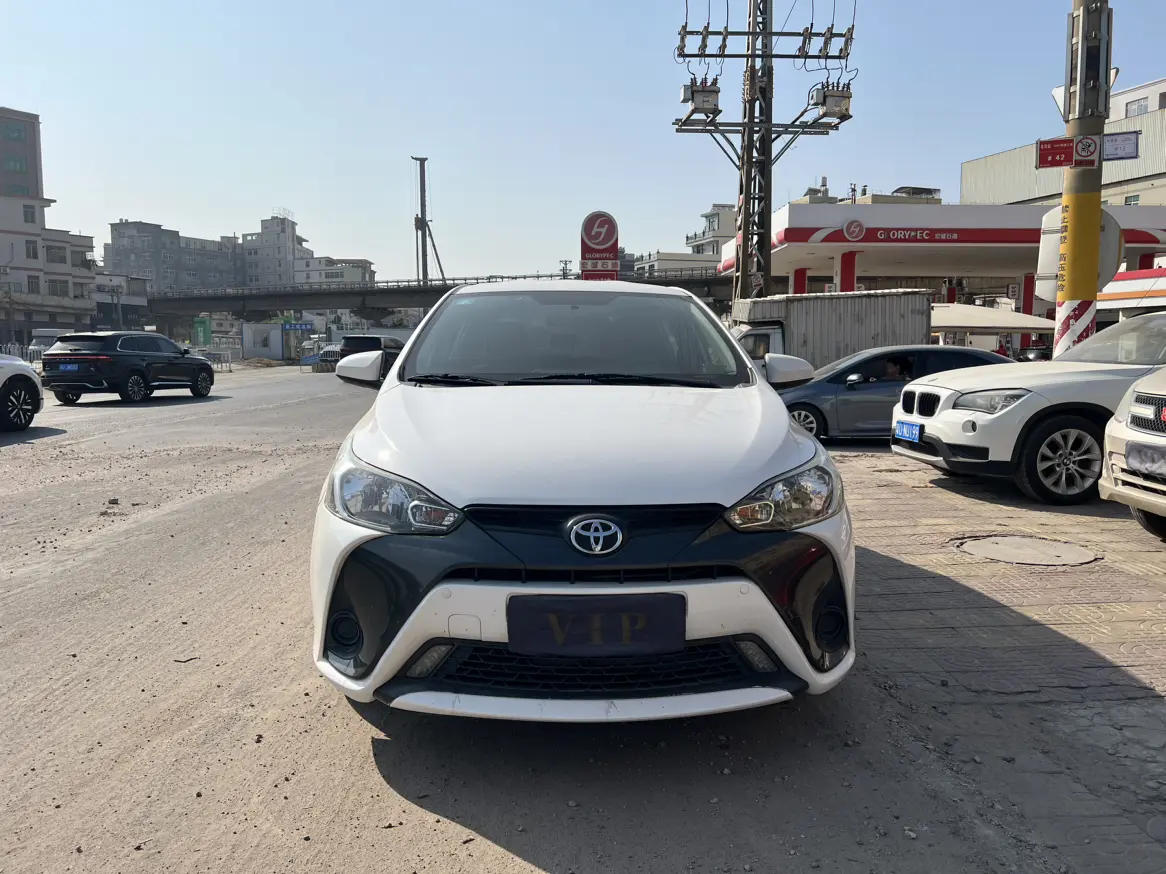 Toyota Yaris L  из Китая