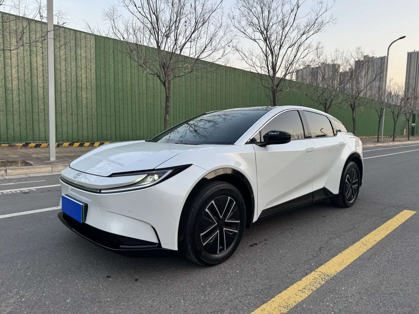 Toyota bZ5  из Китая