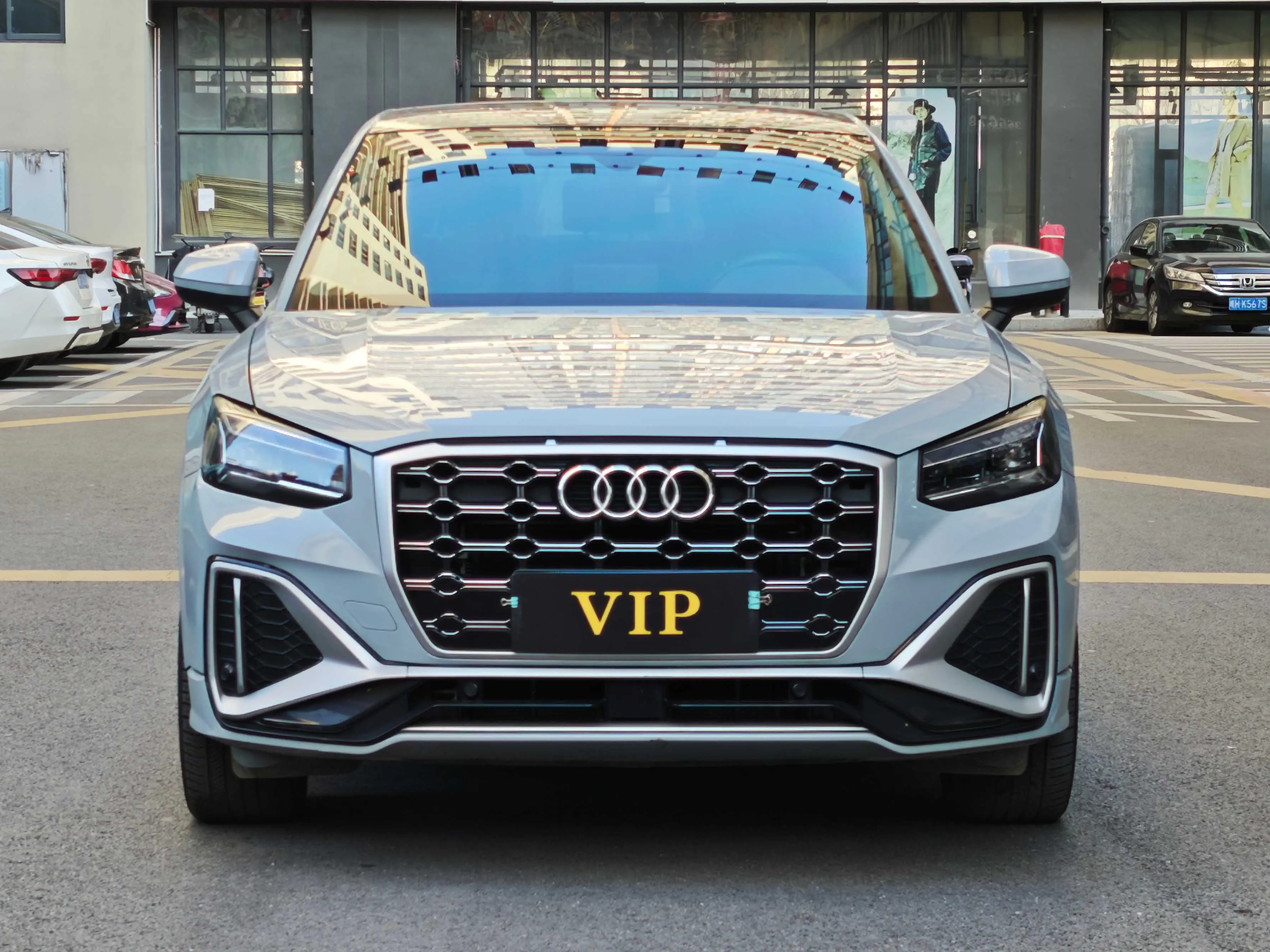 Audi Q2L  из Китая