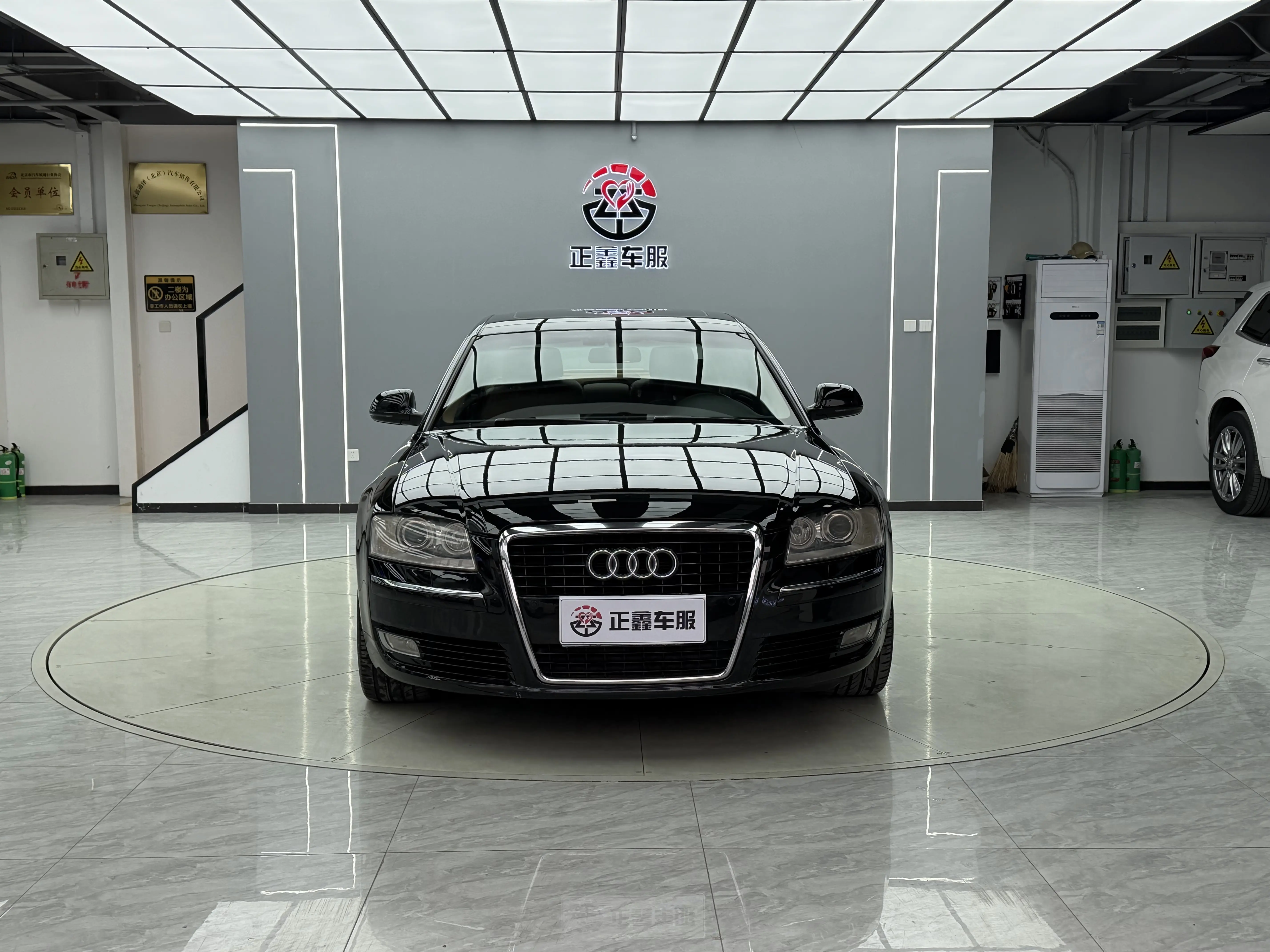 Audi A8  из Китая