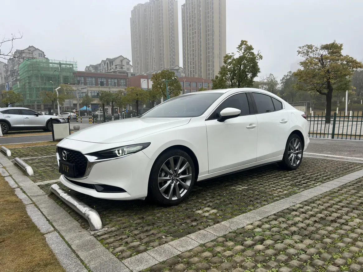 Mazda Axela (Mazda3)  из Китая