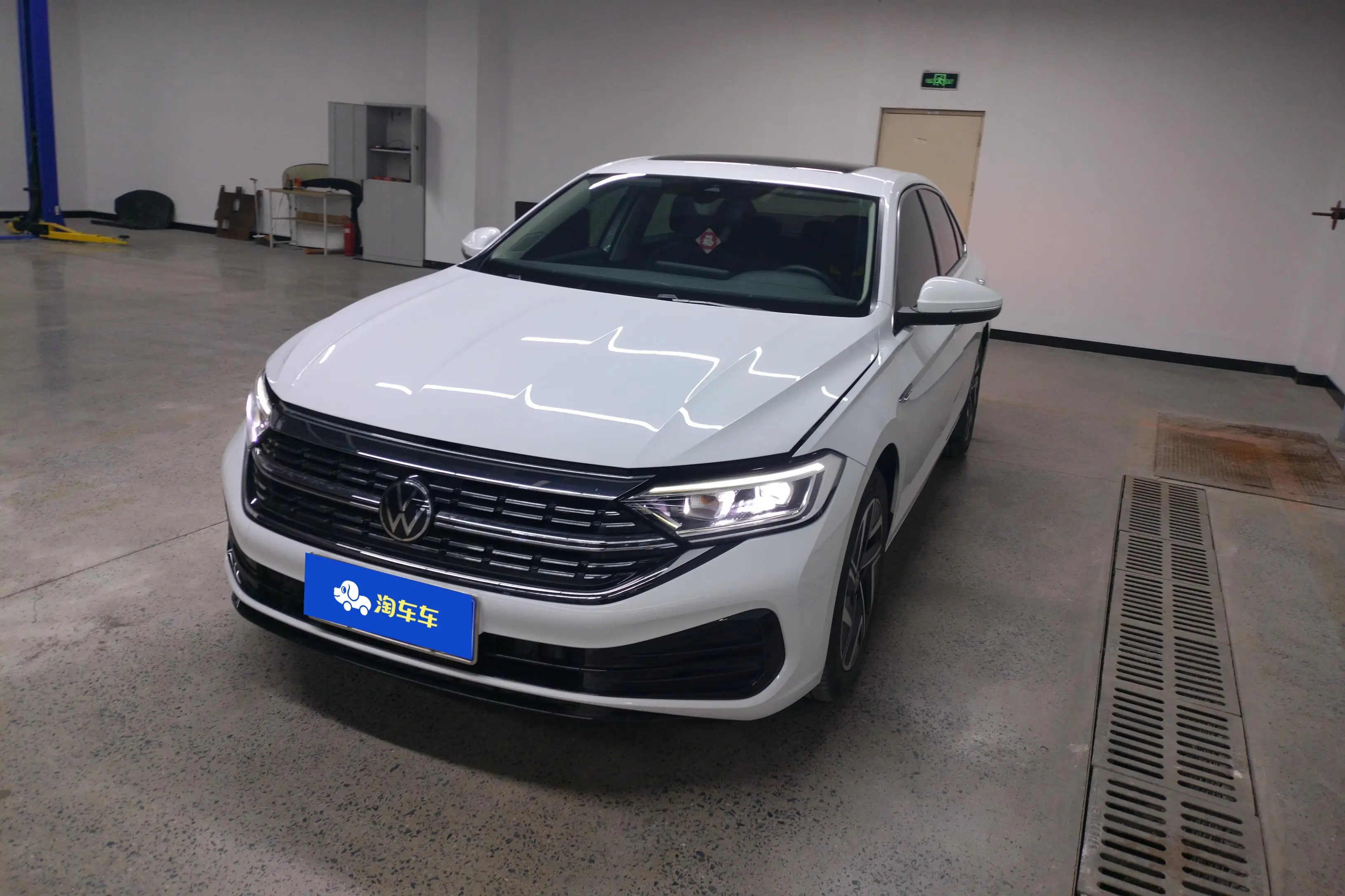 Volkswagen Sagitar  из Китая