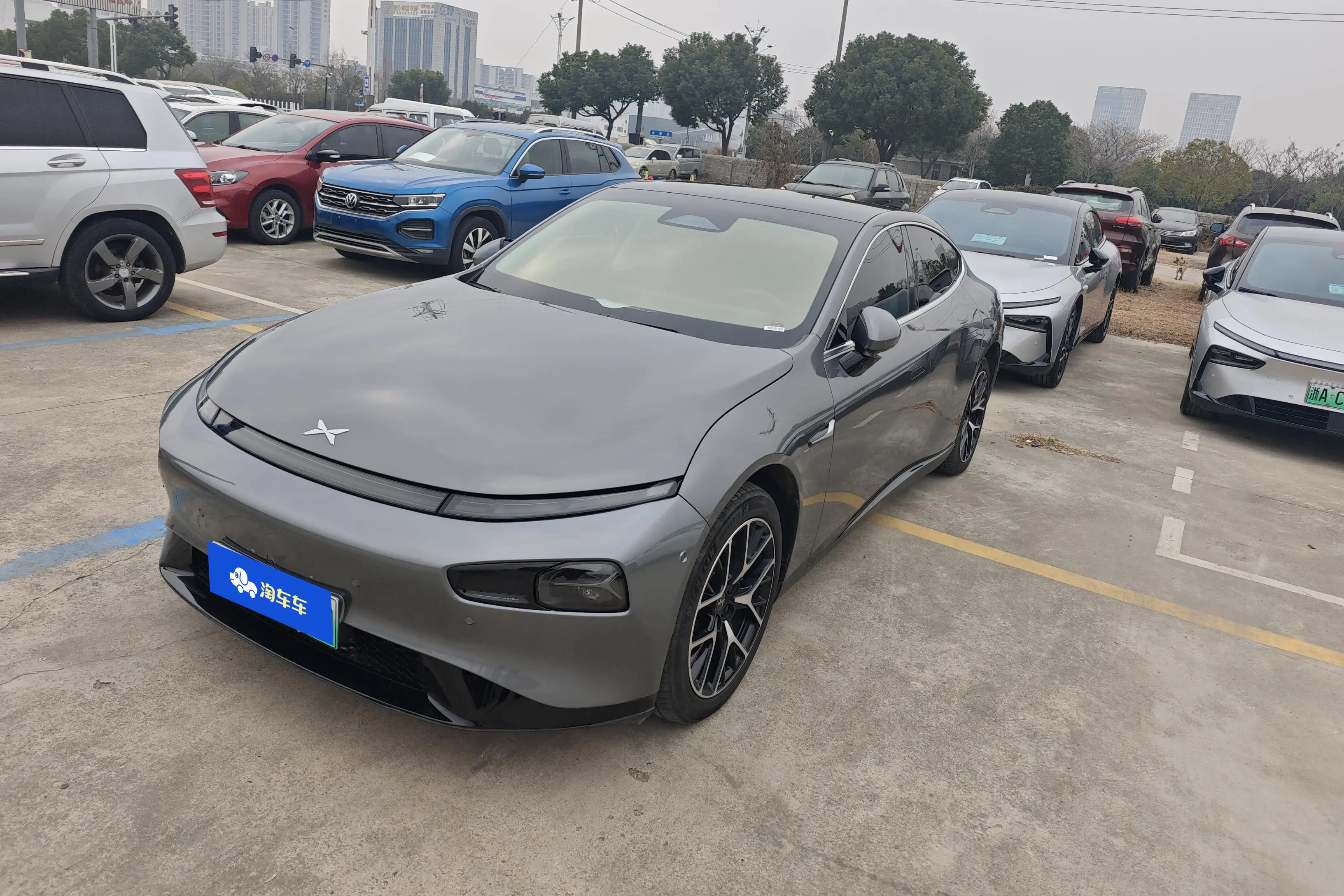 Xpeng P7  из Китая