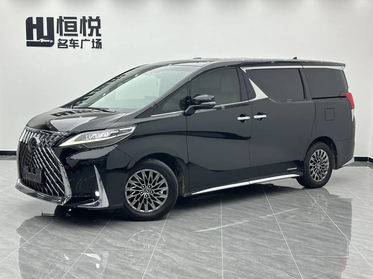 Lexus LM  из Китая