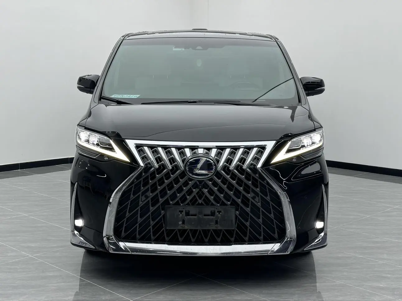 Lexus LM  из Китая