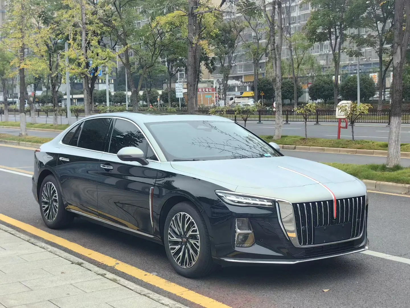 Hongqi H5  из Китая