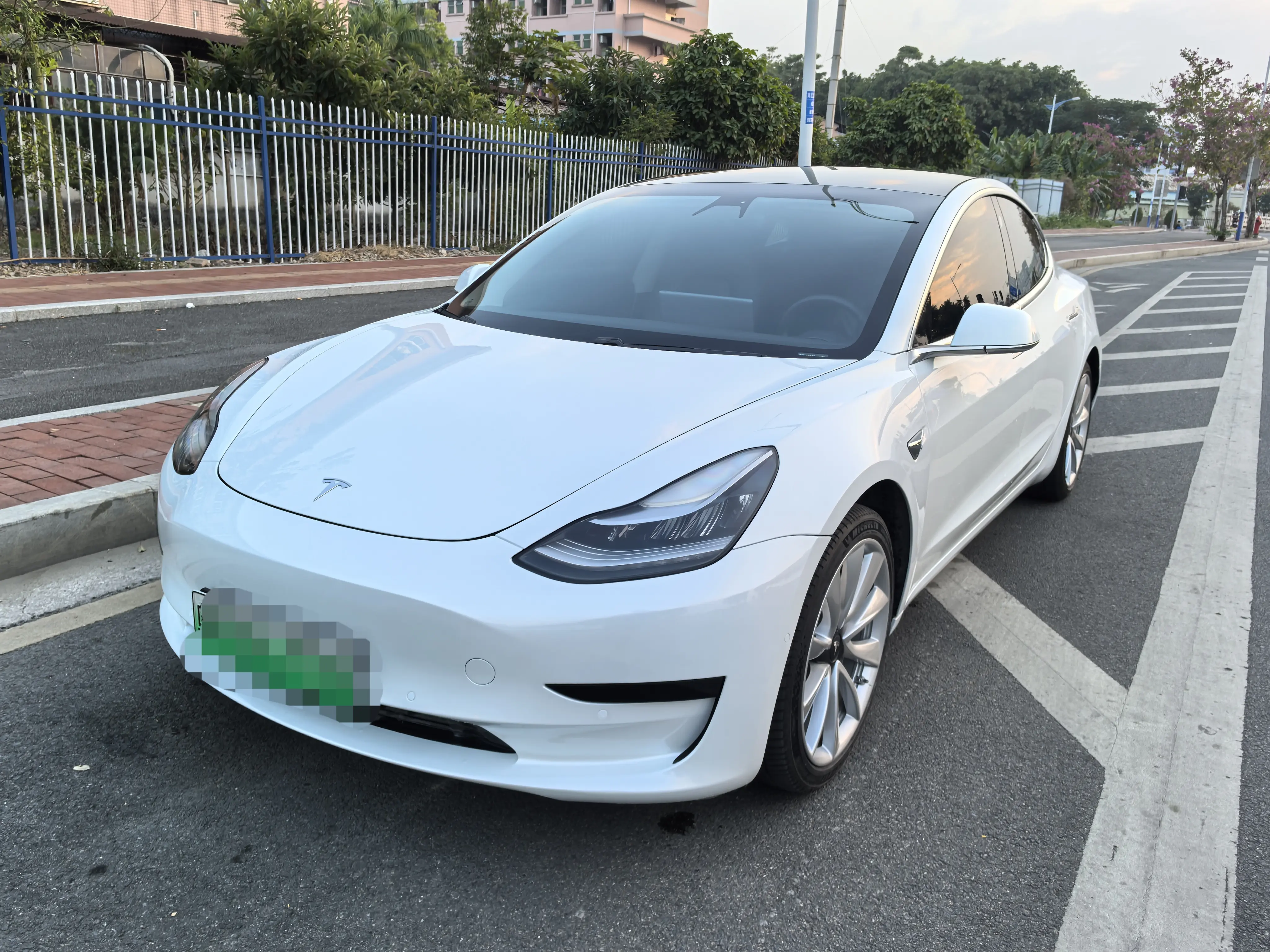 Tesla Model 3  из Китая