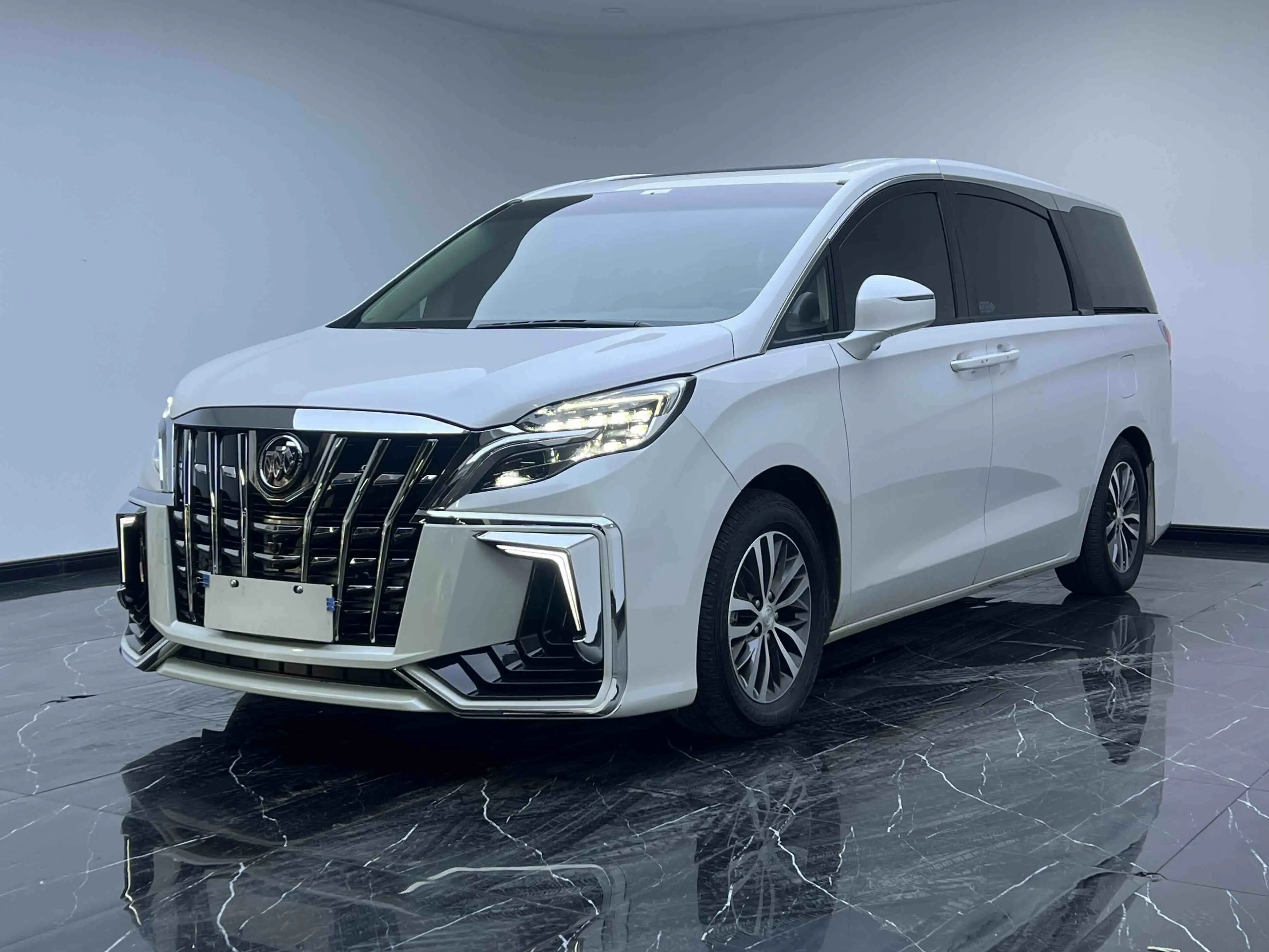 Buick GL8  из Китая