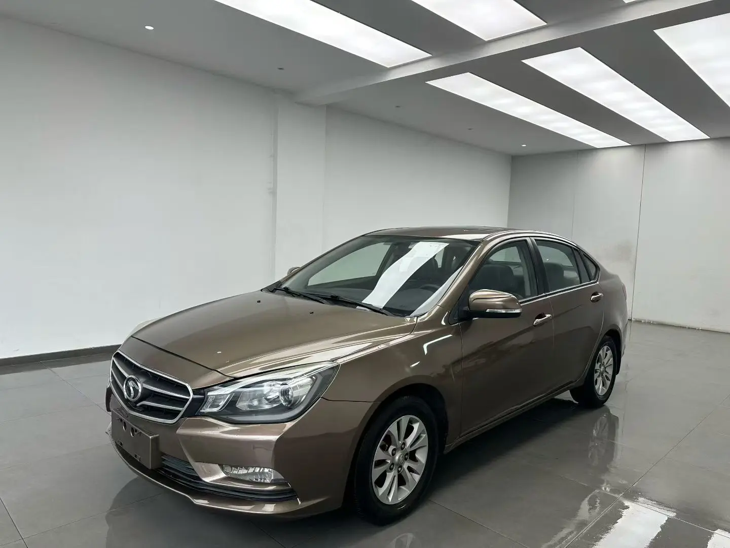 SOUEAST V5 Lingzhi  из Китая