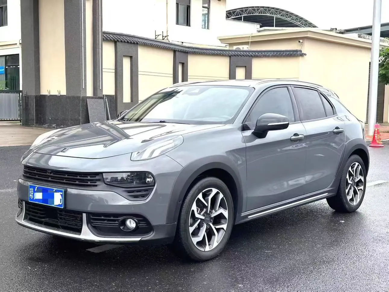 Lynk & Co 02  из Китая