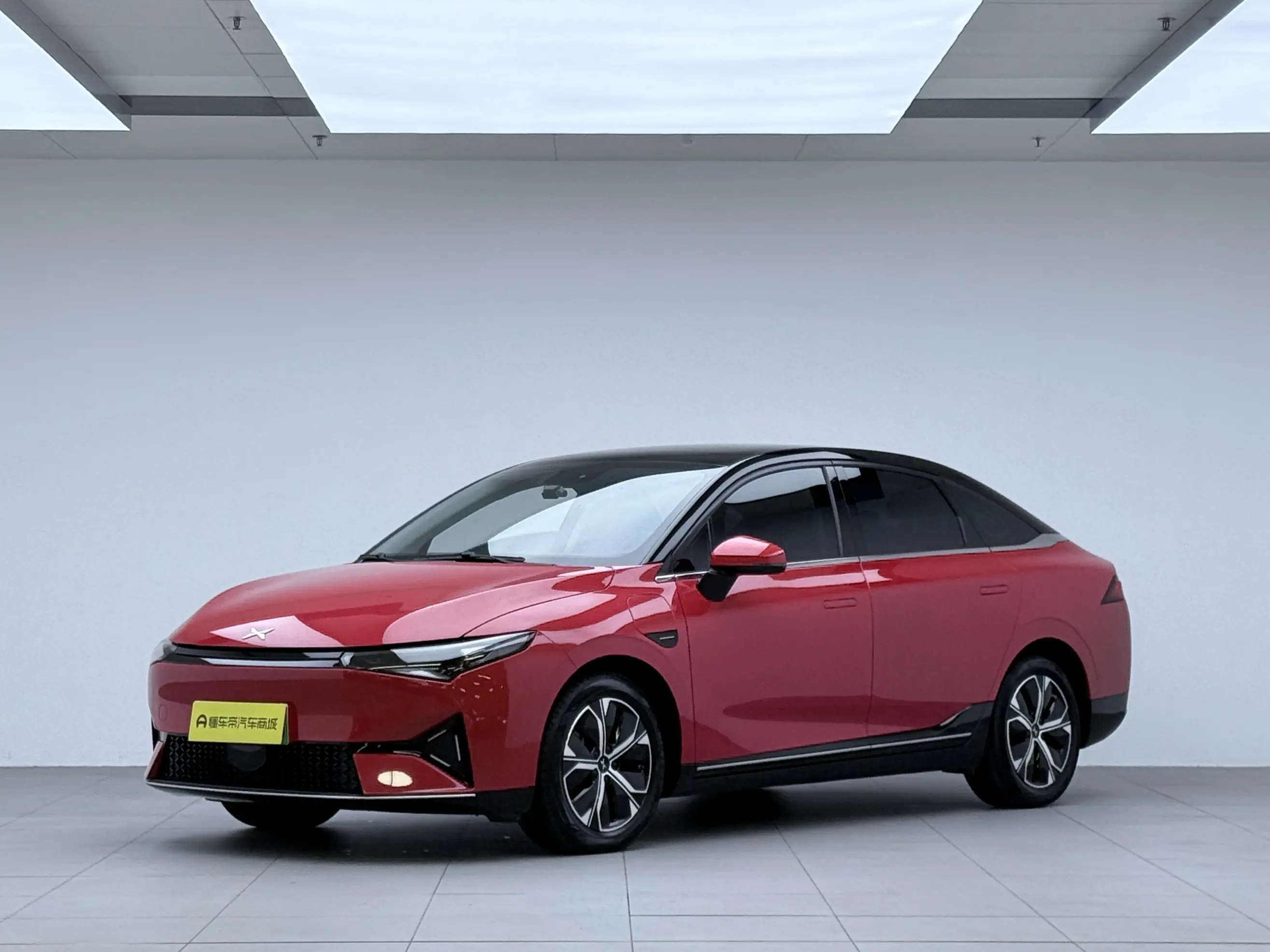 Xpeng P5  из Китая