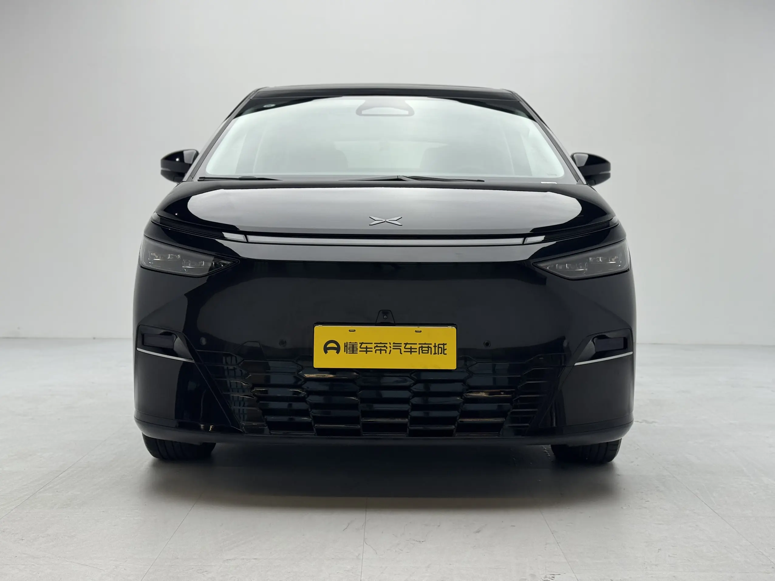 Xpeng X9  из Китая