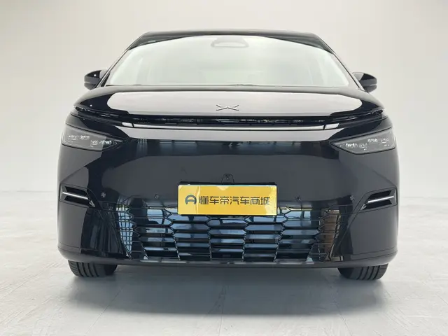 Xpeng X9  из Китая