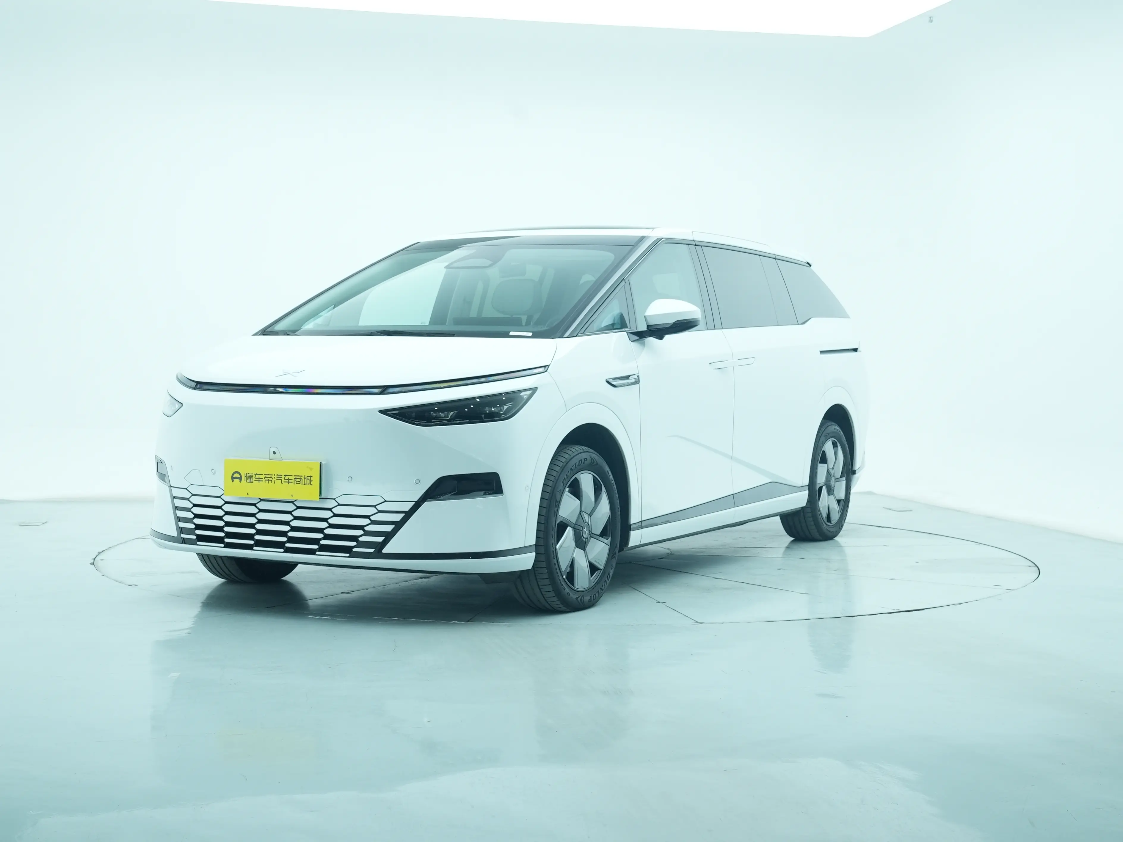 Xpeng X9  из Китая