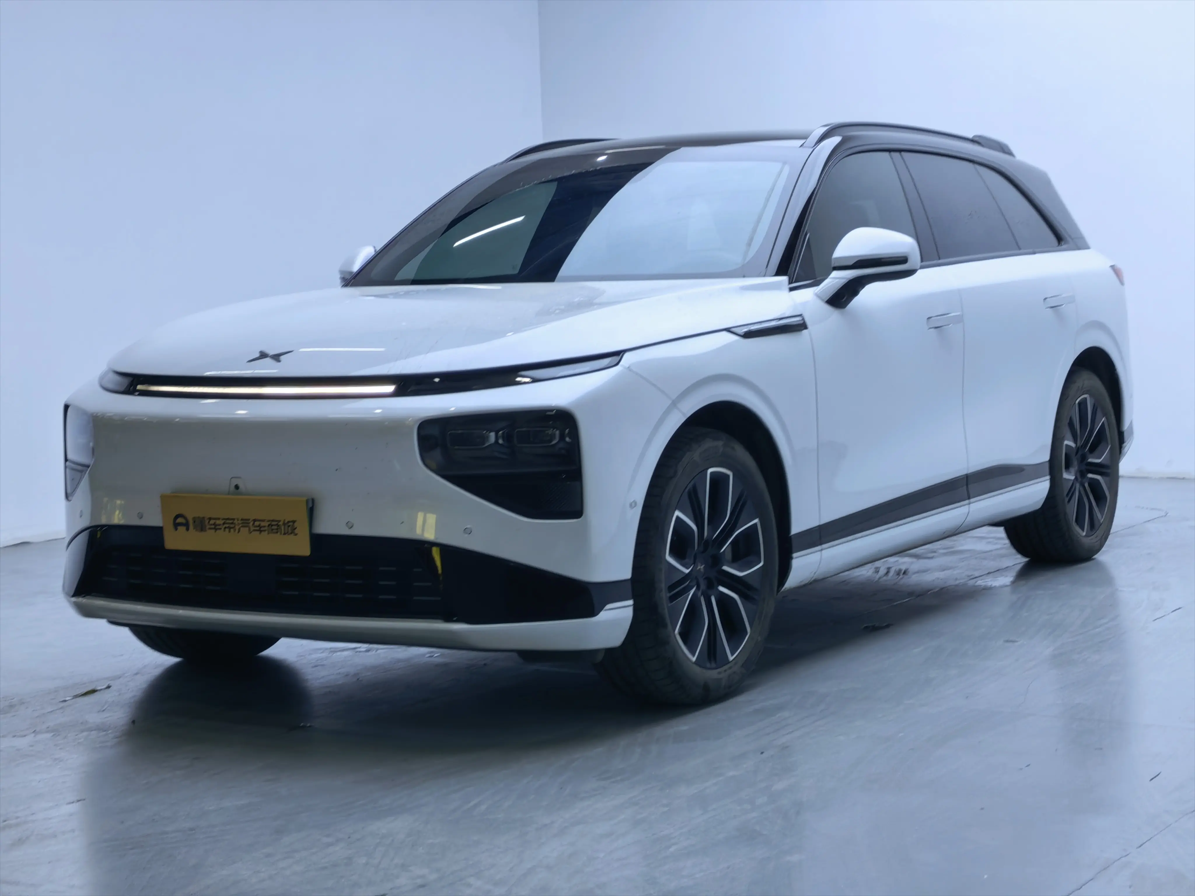 Xpeng G9  из Китая