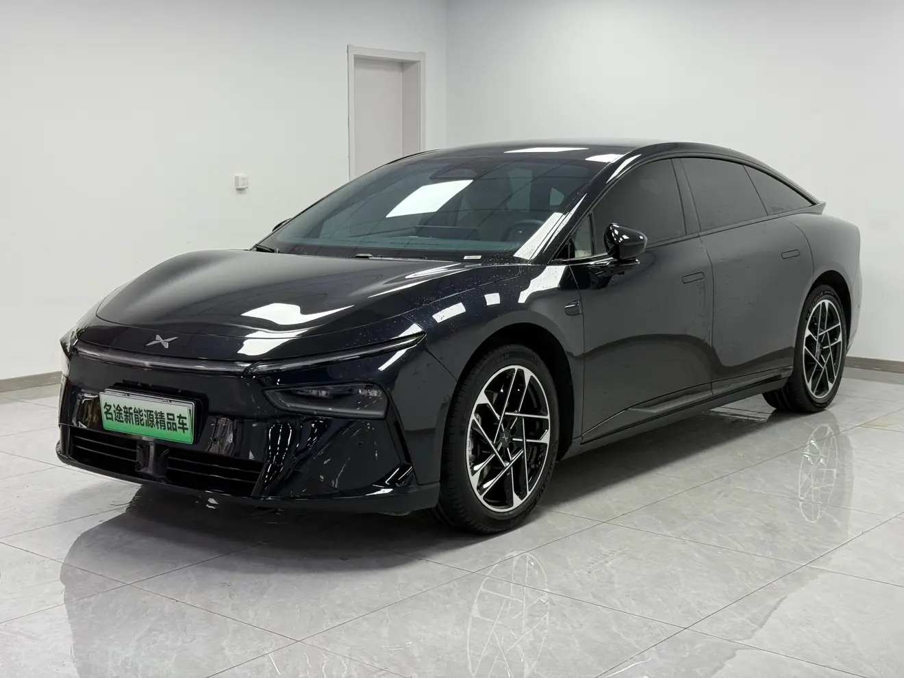 Xpeng P7+  из Китая