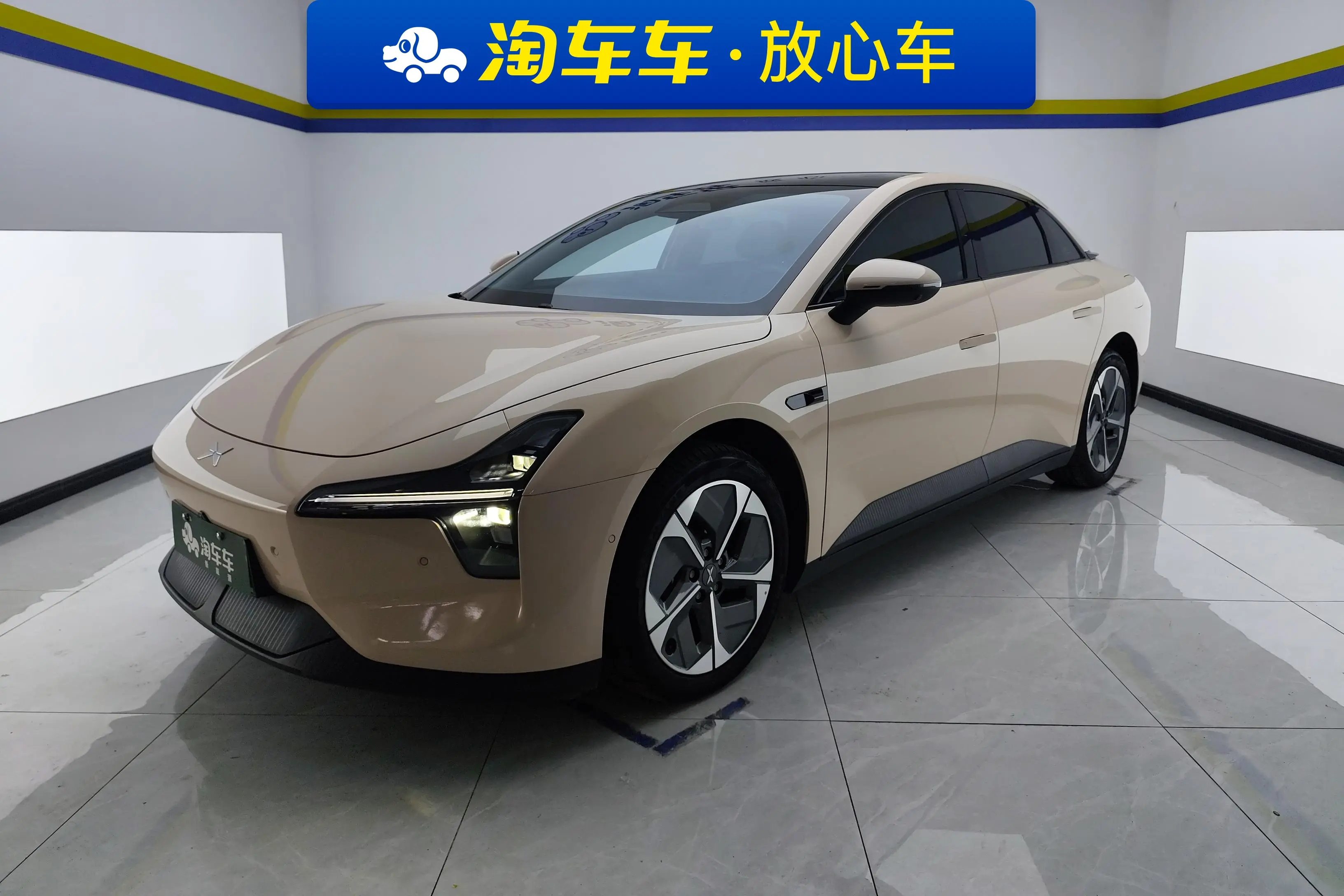 Xpeng Xiaopeng MONA M03  из Китая