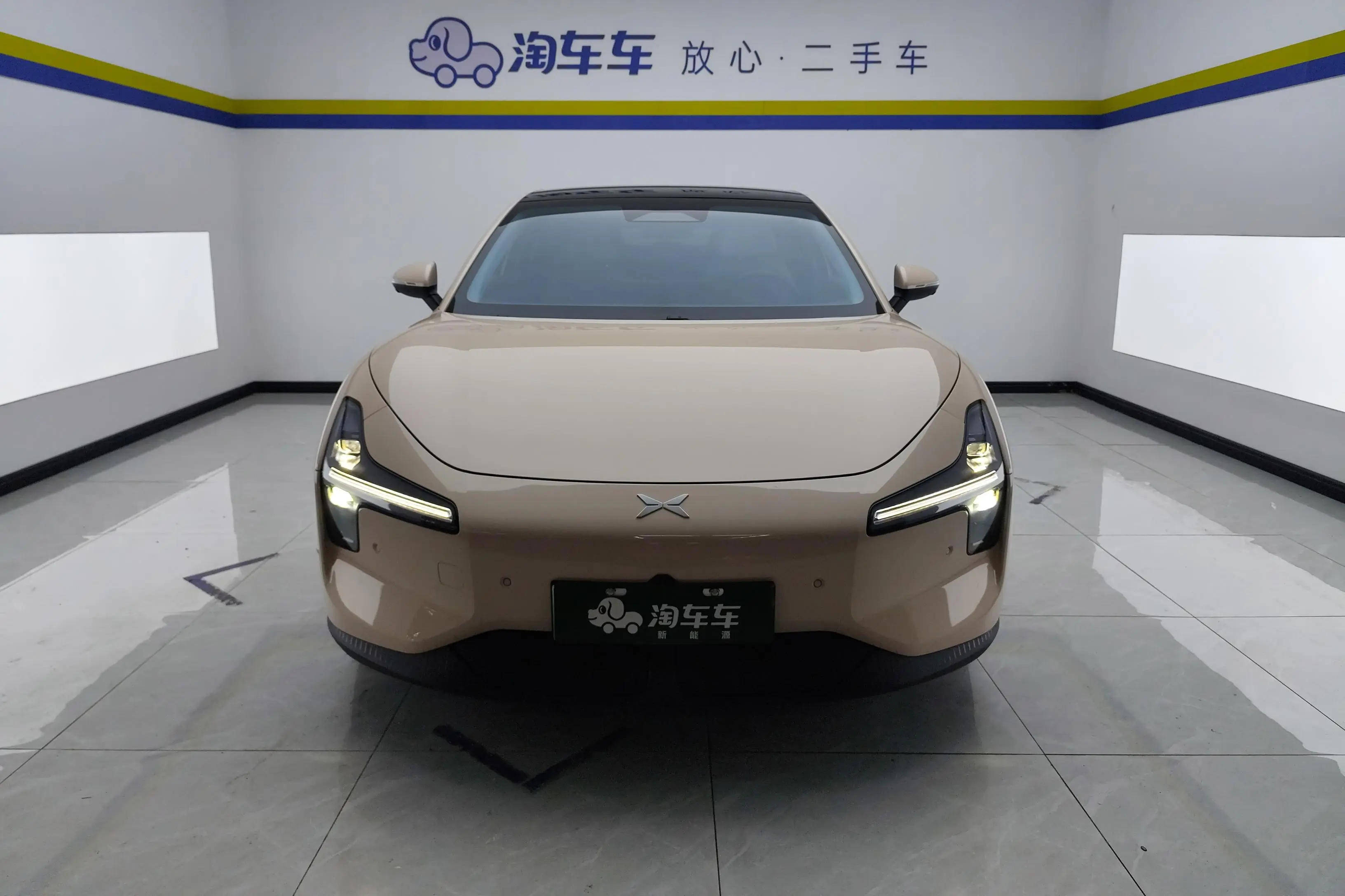 Xpeng Xiaopeng MONA M03  из Китая