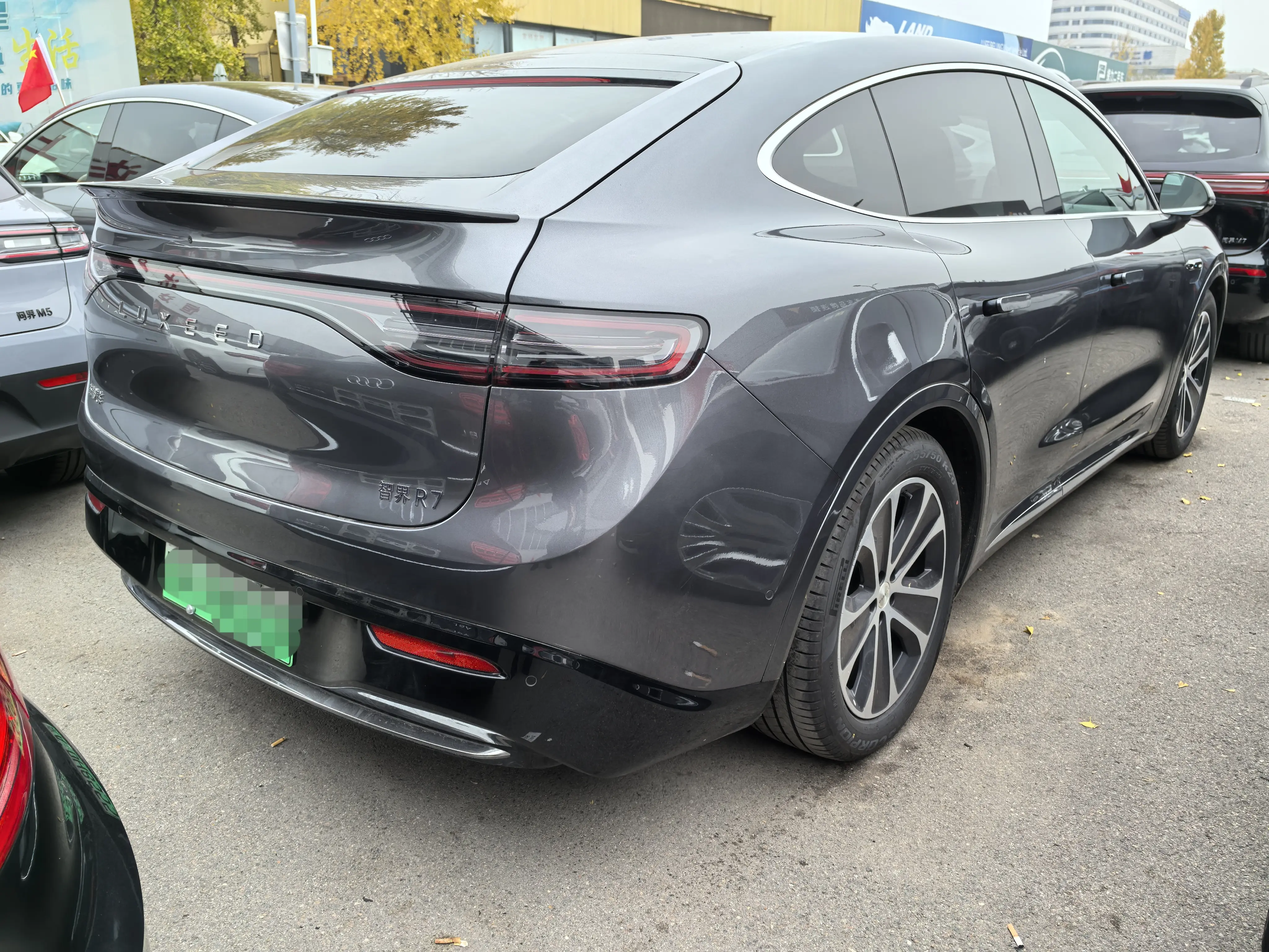 Luxeed Zhijie R7  из Китая