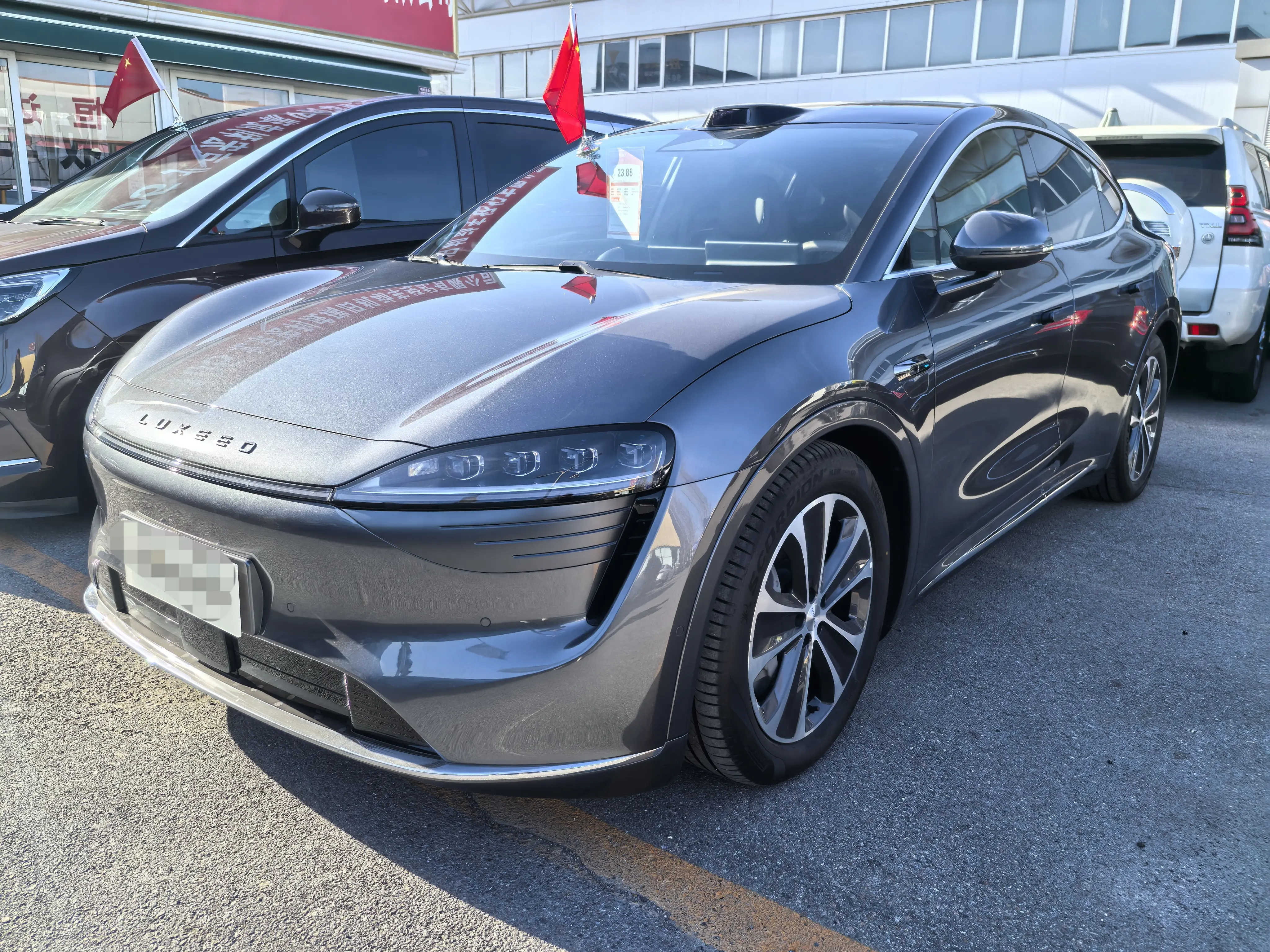 Luxeed Zhijie R7  из Китая