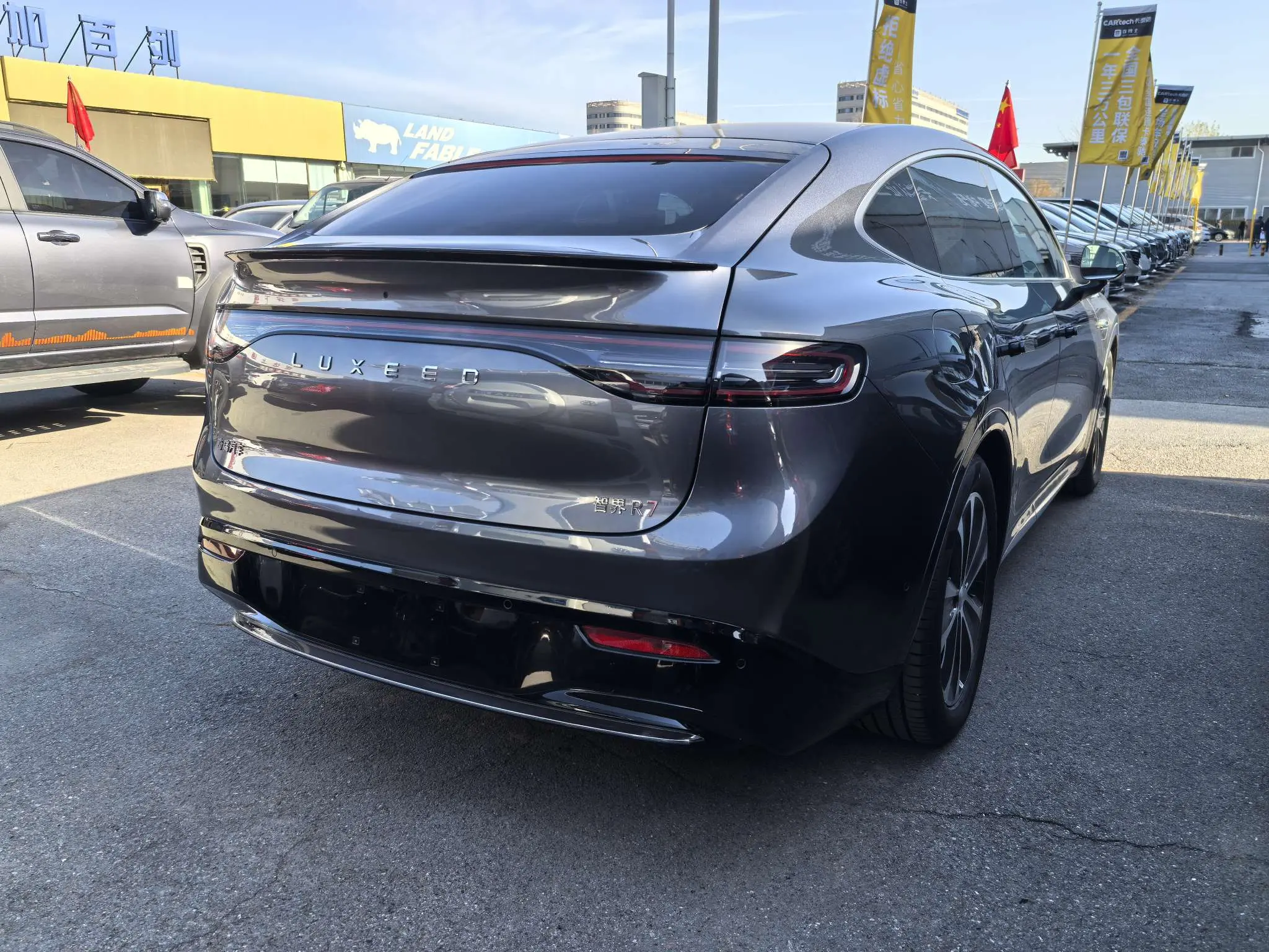 Luxeed Zhijie R7  из Китая