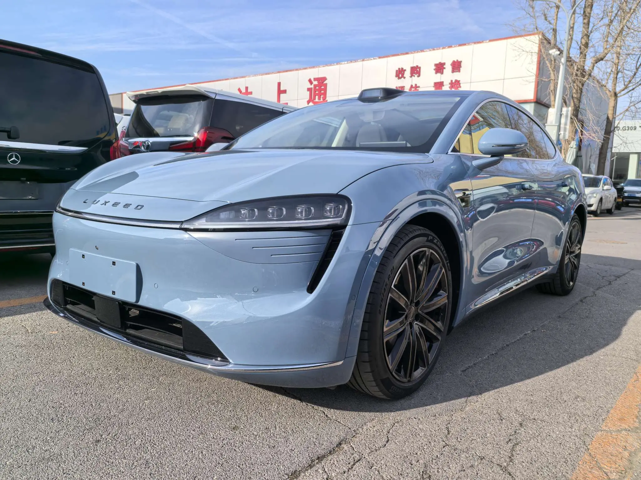 Luxeed Zhijie R7  из Китая