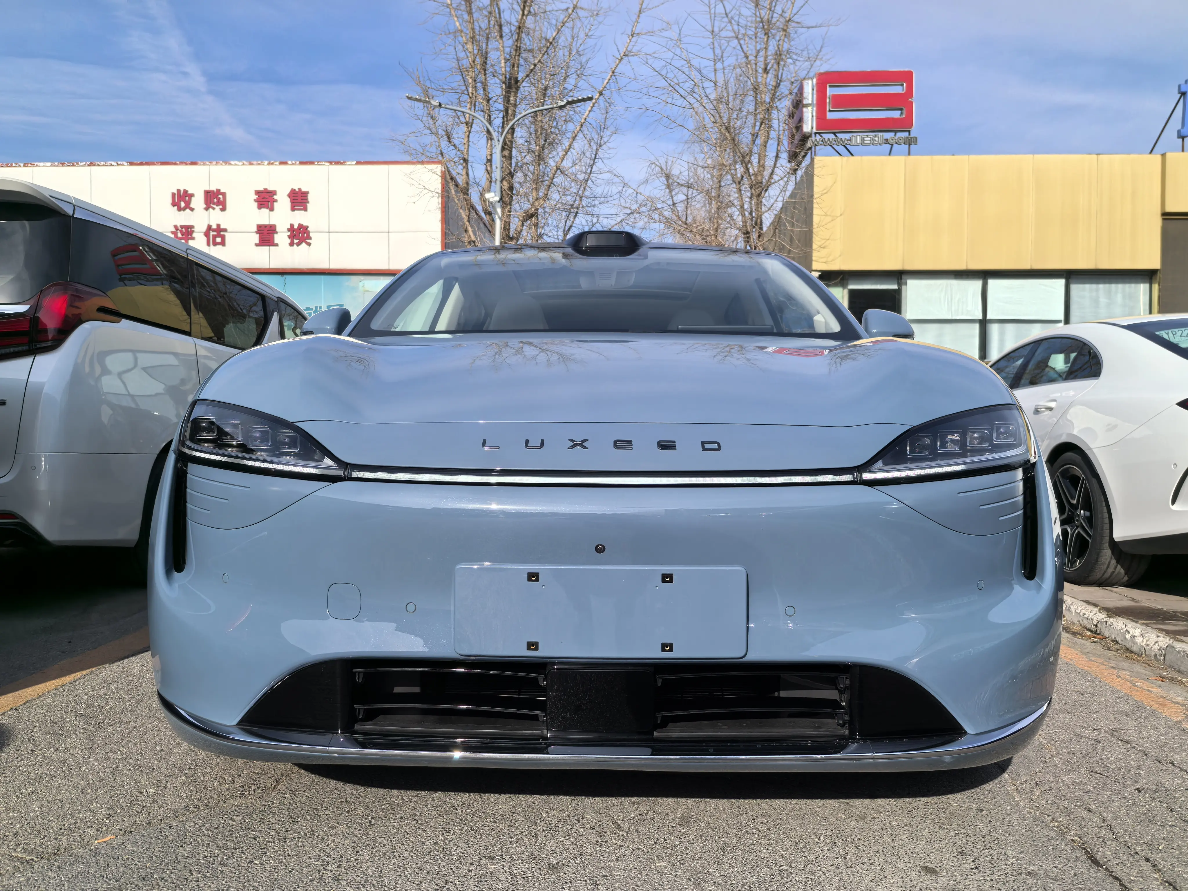 Luxeed Zhijie R7  из Китая