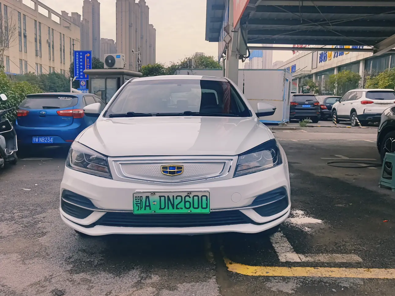 Geely Emgrand EV  из Китая