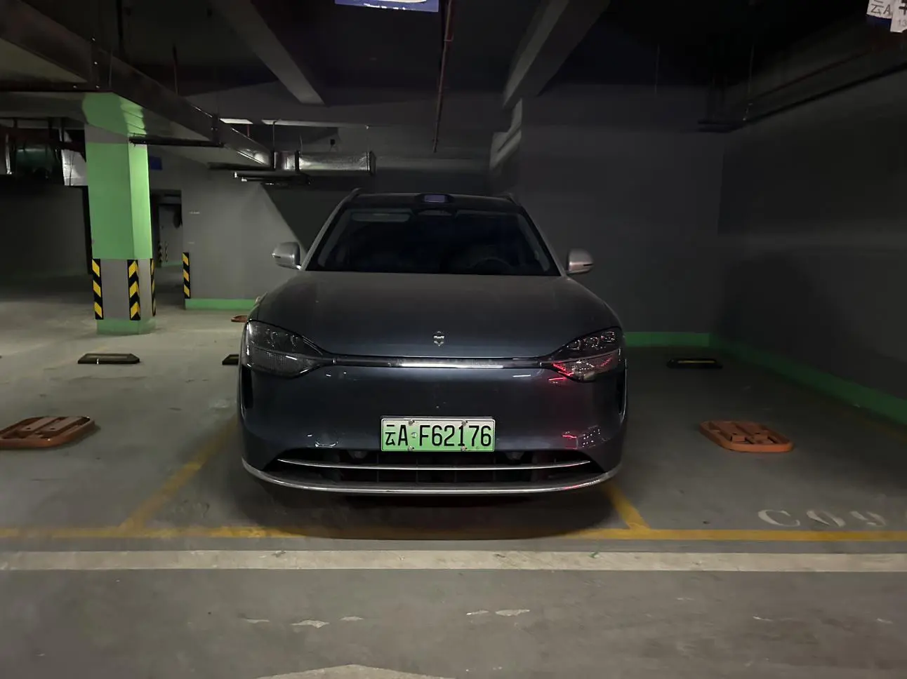 AITO M9 (Wenjie M9)  из Китая