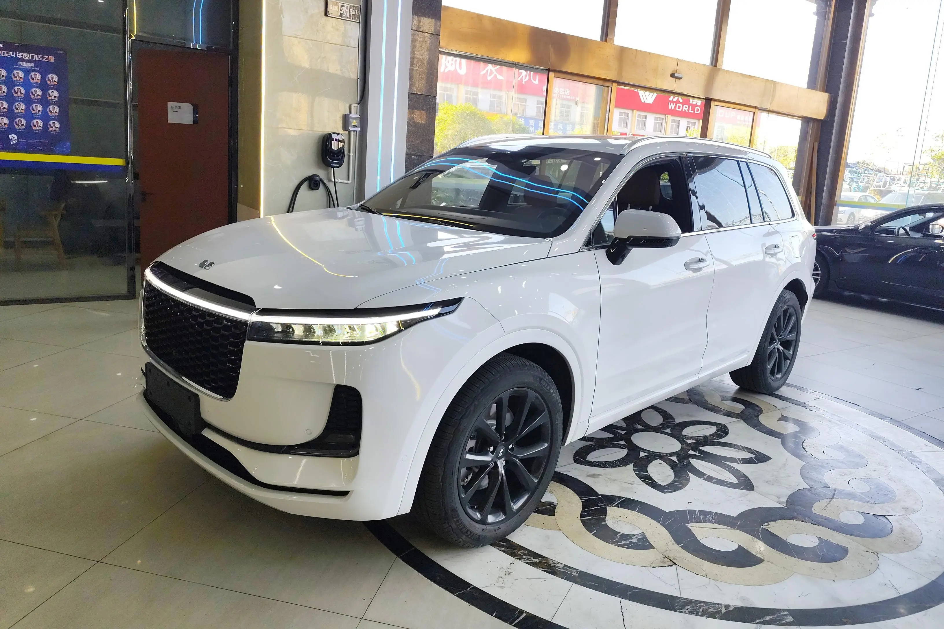 Li ONE (Ideal ONE)  из Китая