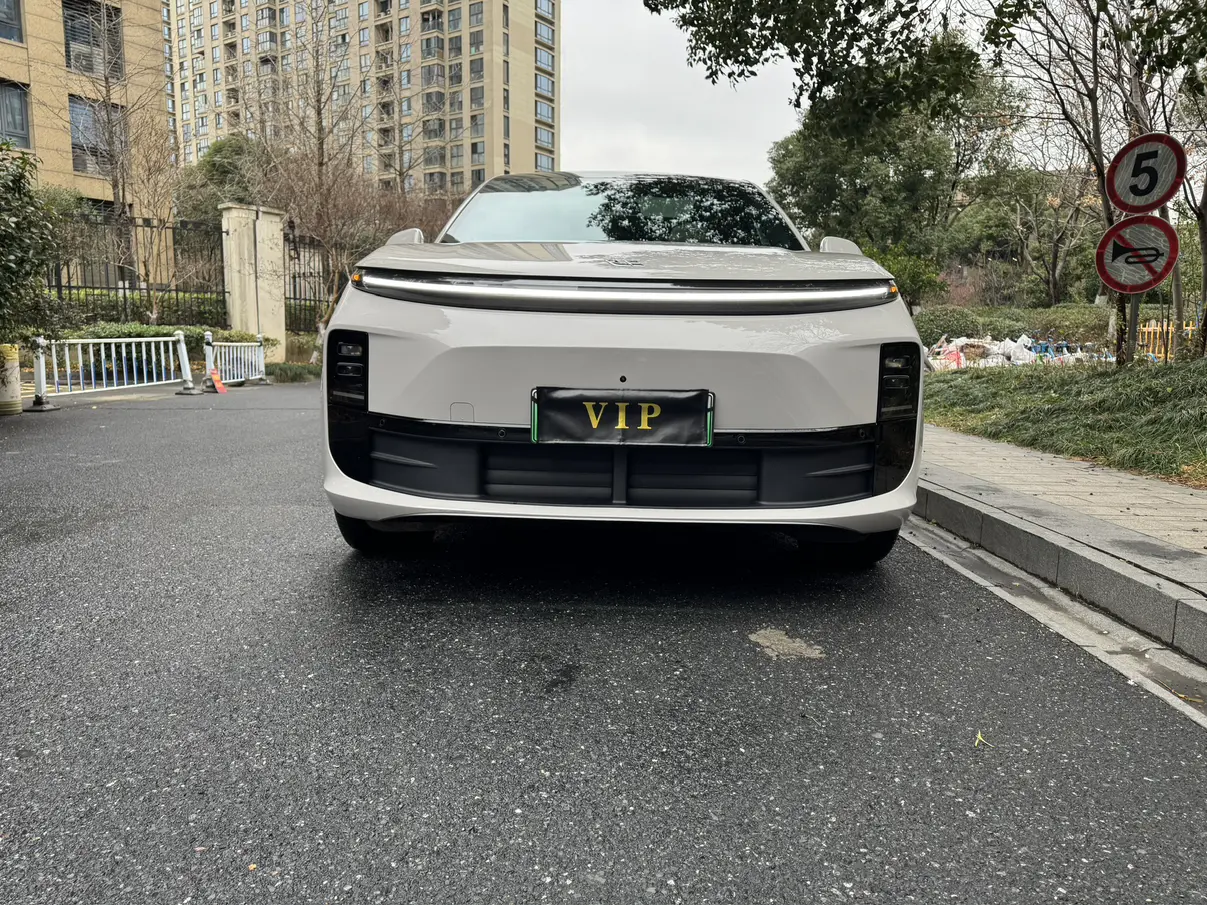 Li L6 (Ideal L6)  из Китая