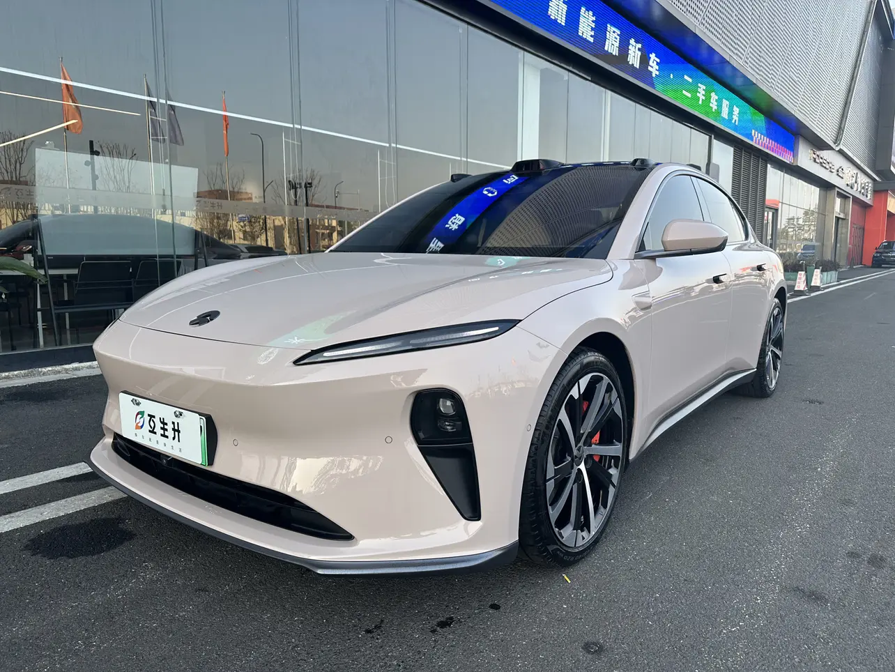 NIO ET5  из Китая