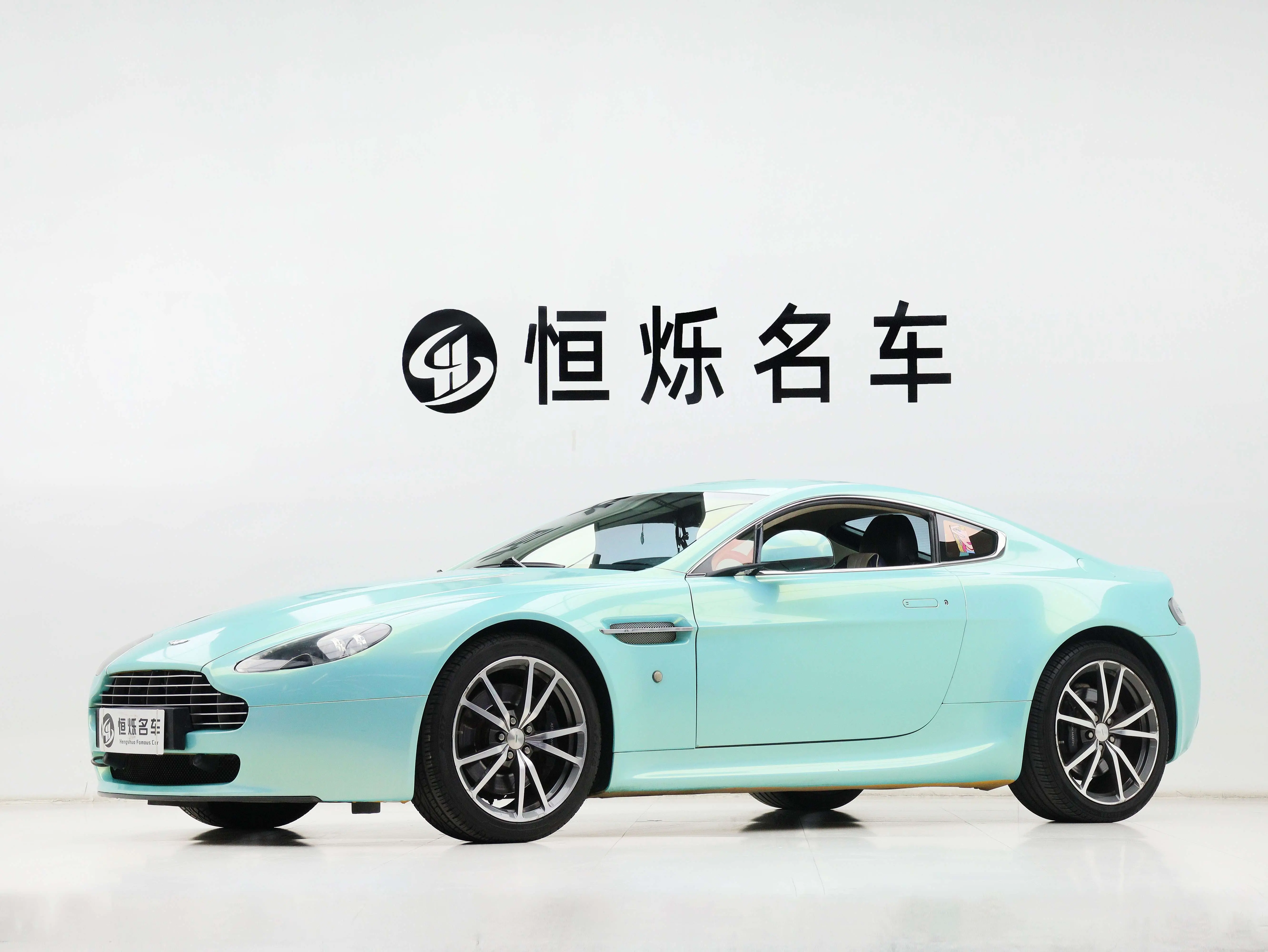 Aston Martin Vantage  из Китая