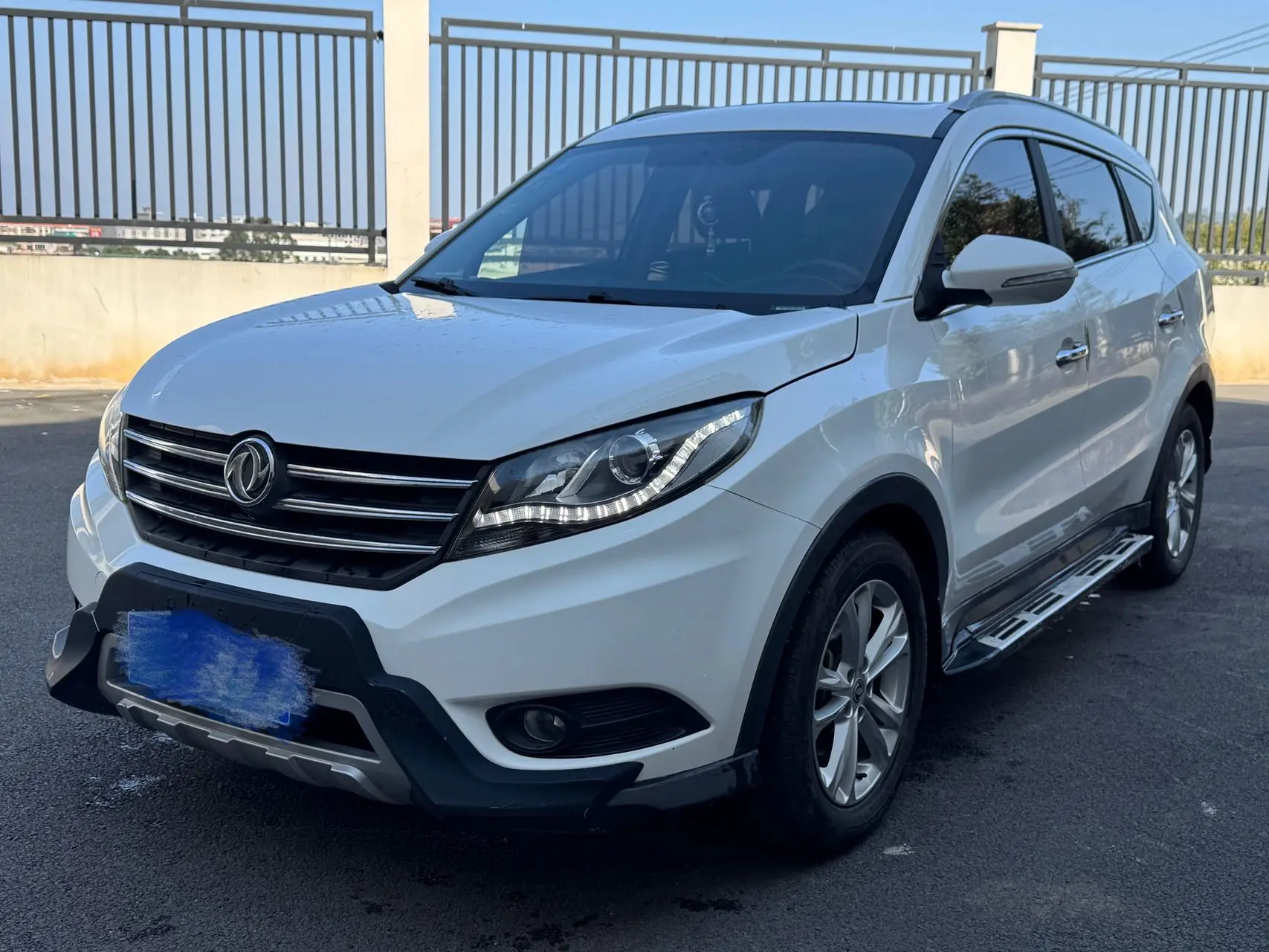 Dongfeng Fengon 580  из Китая