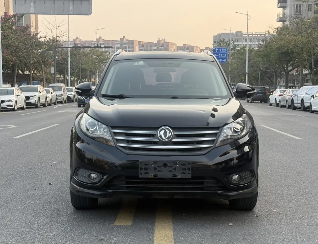 Dongfeng Fengon 580  из Китая