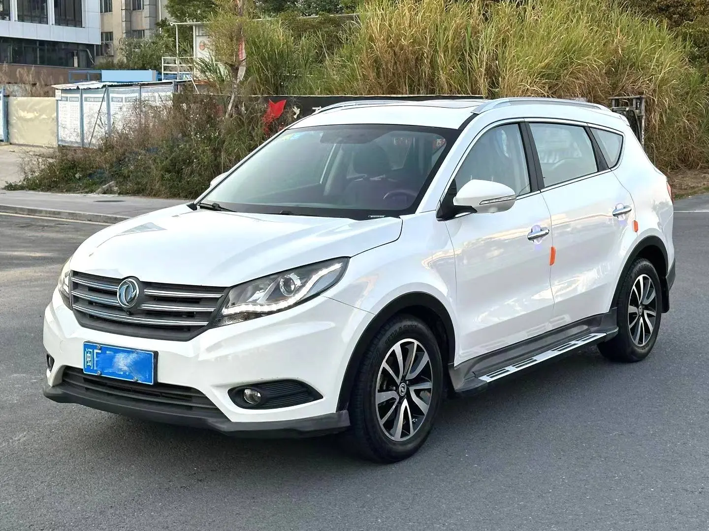 Dongfeng Fengon 580  из Китая