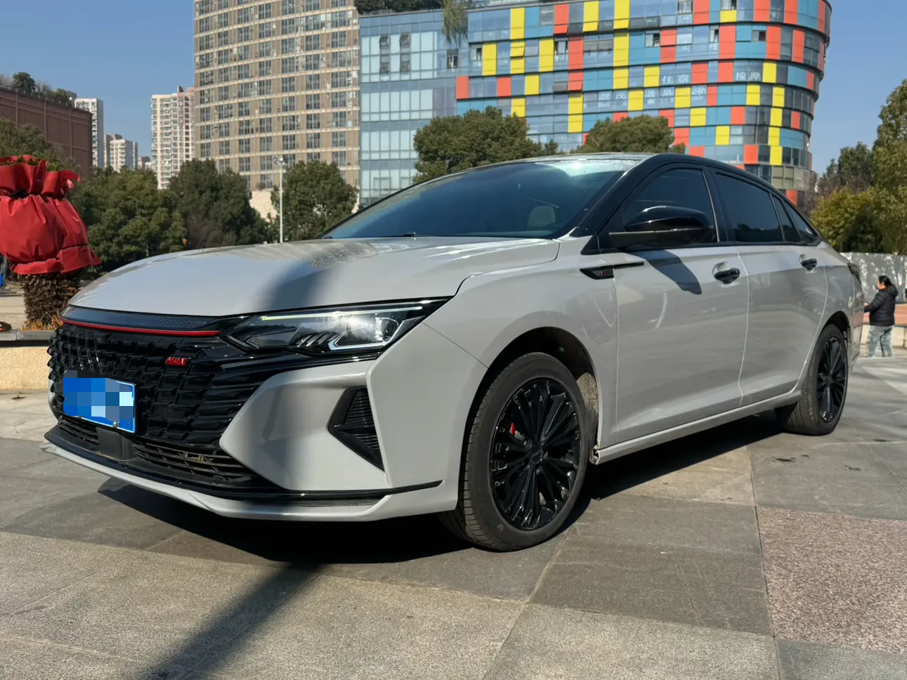 Dongfeng Yixuan MAX  из Китая