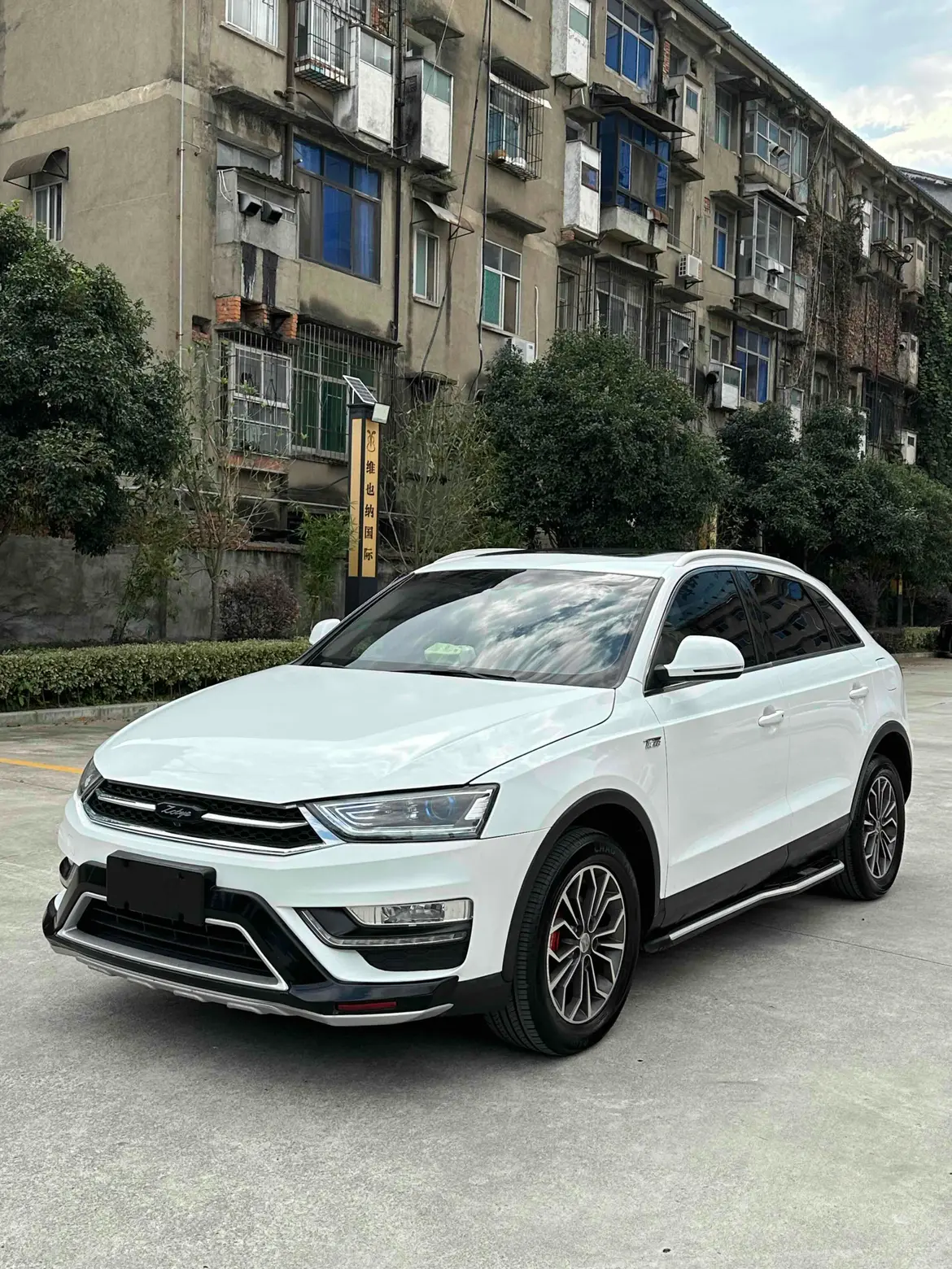 Zotye SR7  из Китая