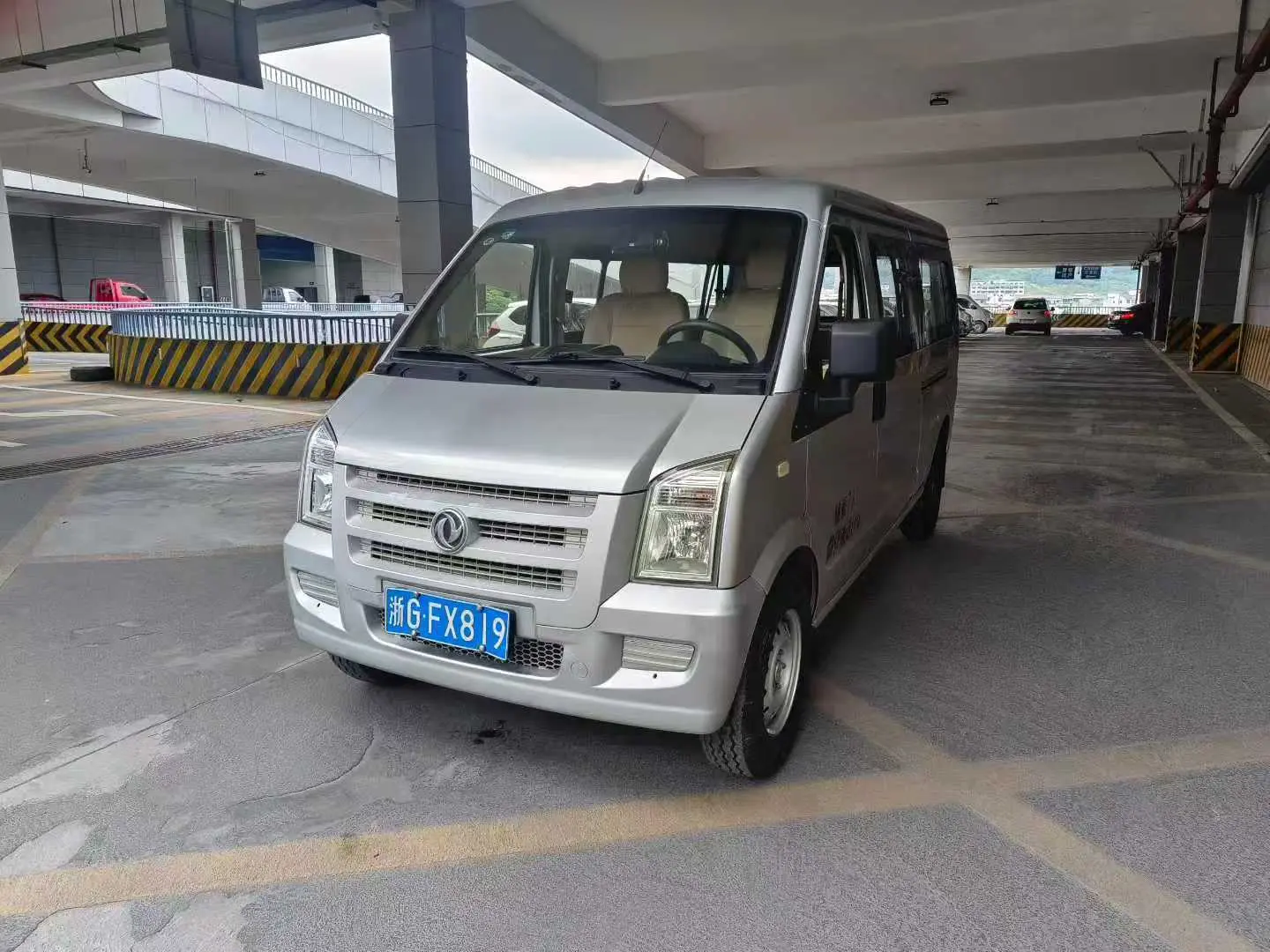 Dongfeng Xiaokang C37  из Китая
