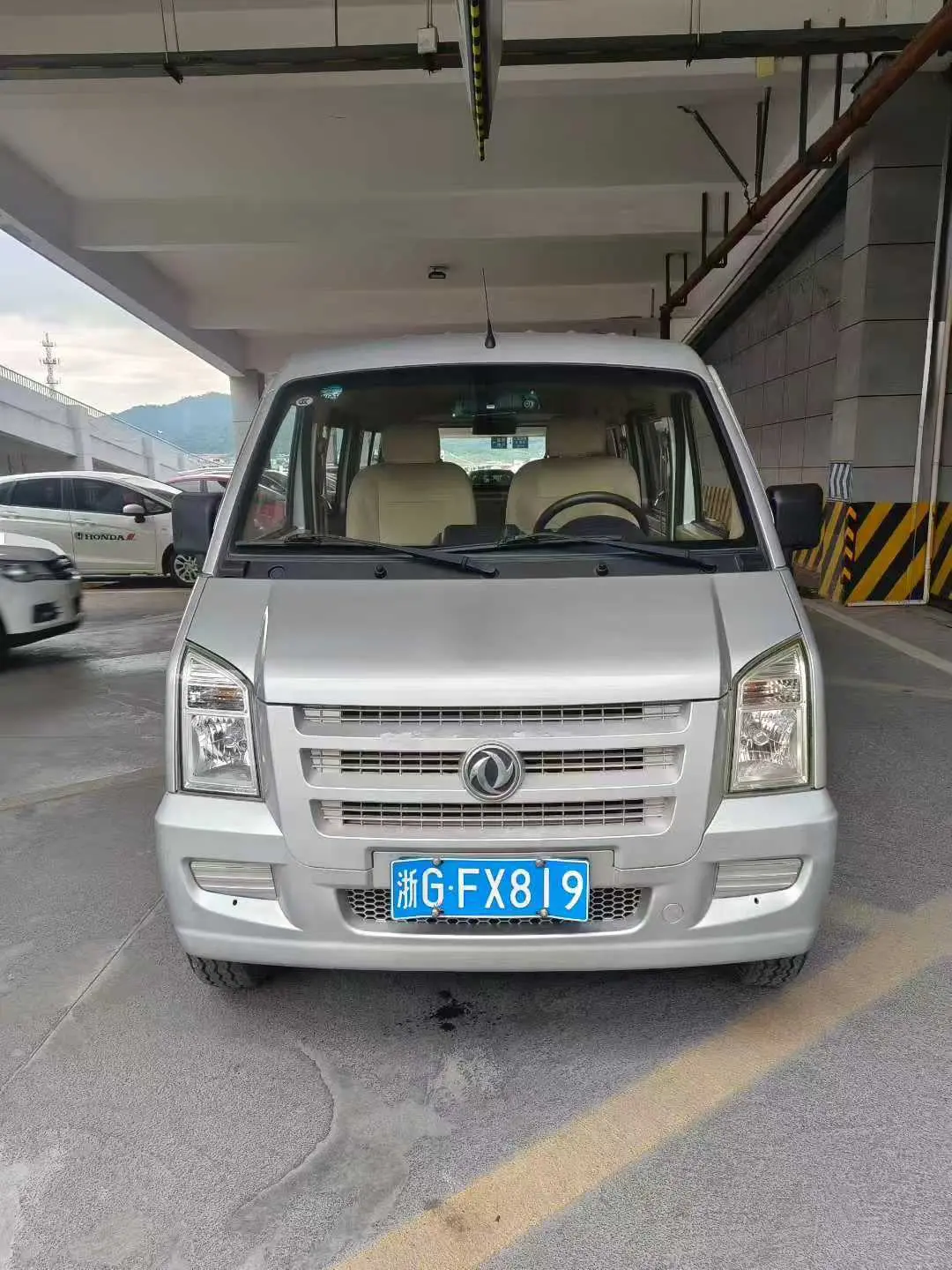 Dongfeng Xiaokang C37  из Китая