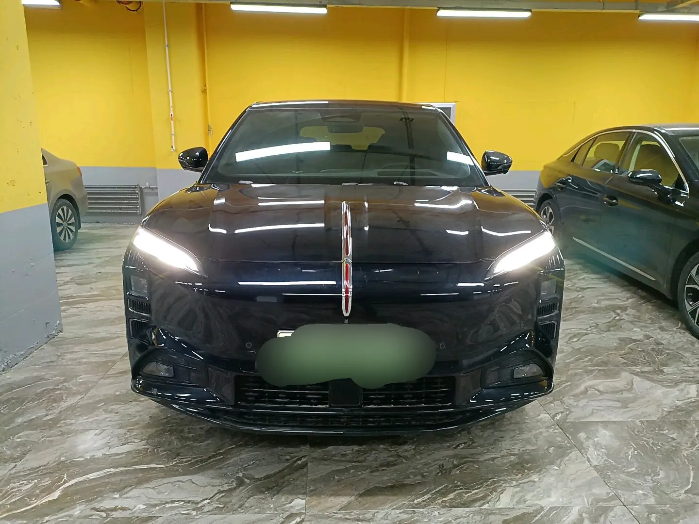 Hongqi Red Flag Tiangong 08  из Китая