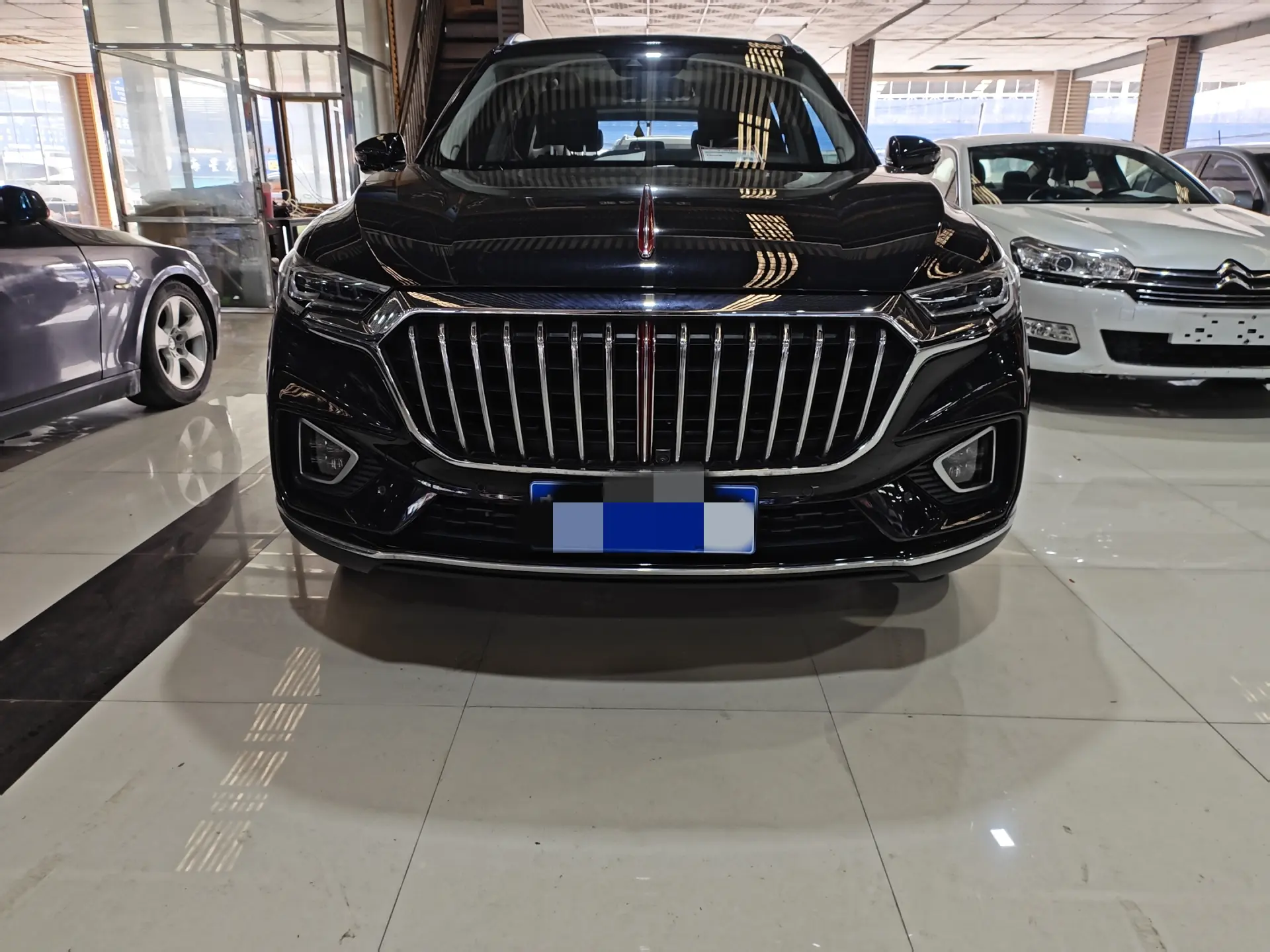 Hongqi HS5  из Китая