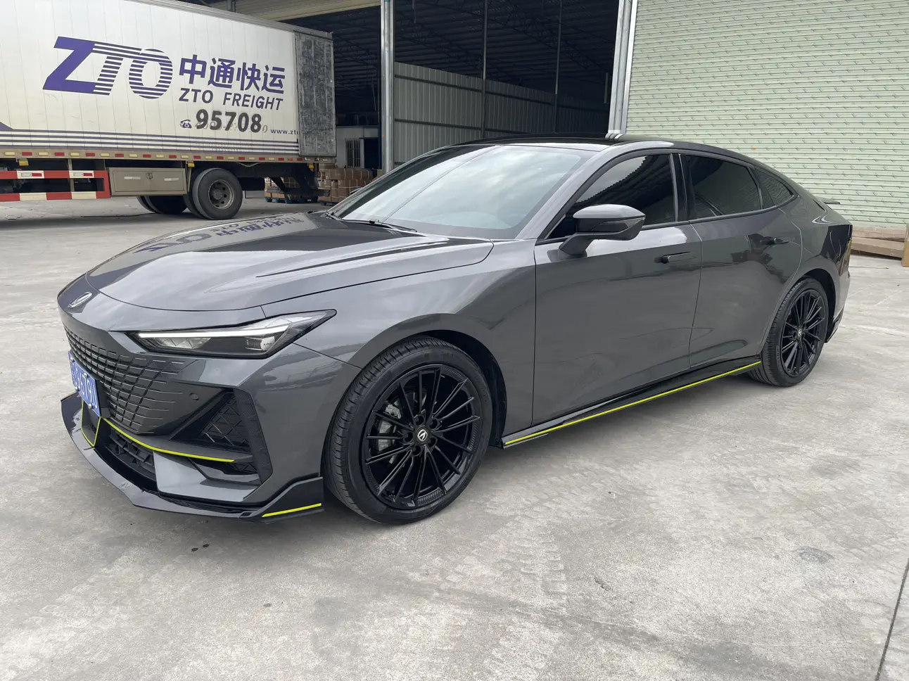 Changan UNI-V  из Китая