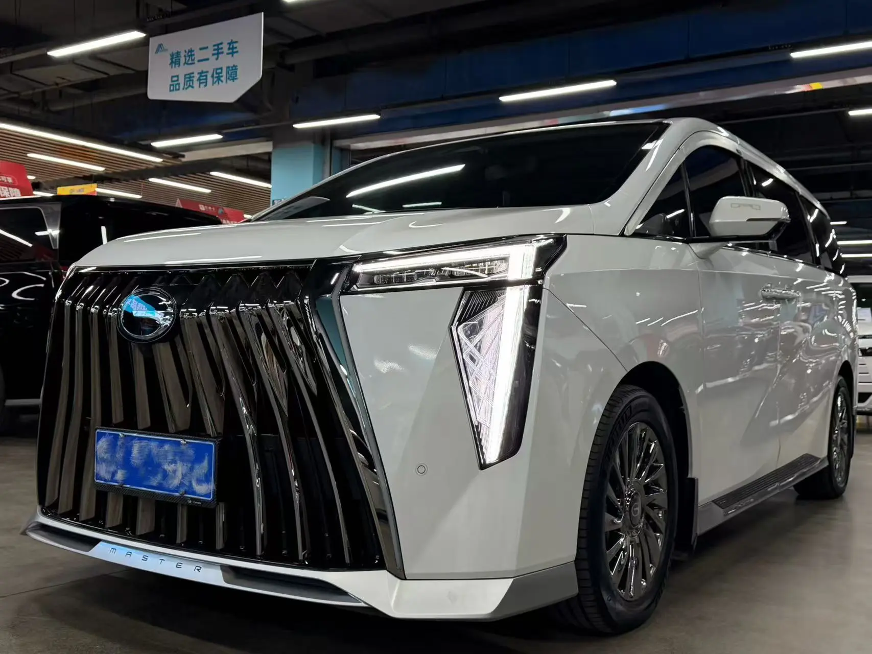 GAC Trumpchi M8  из Китая